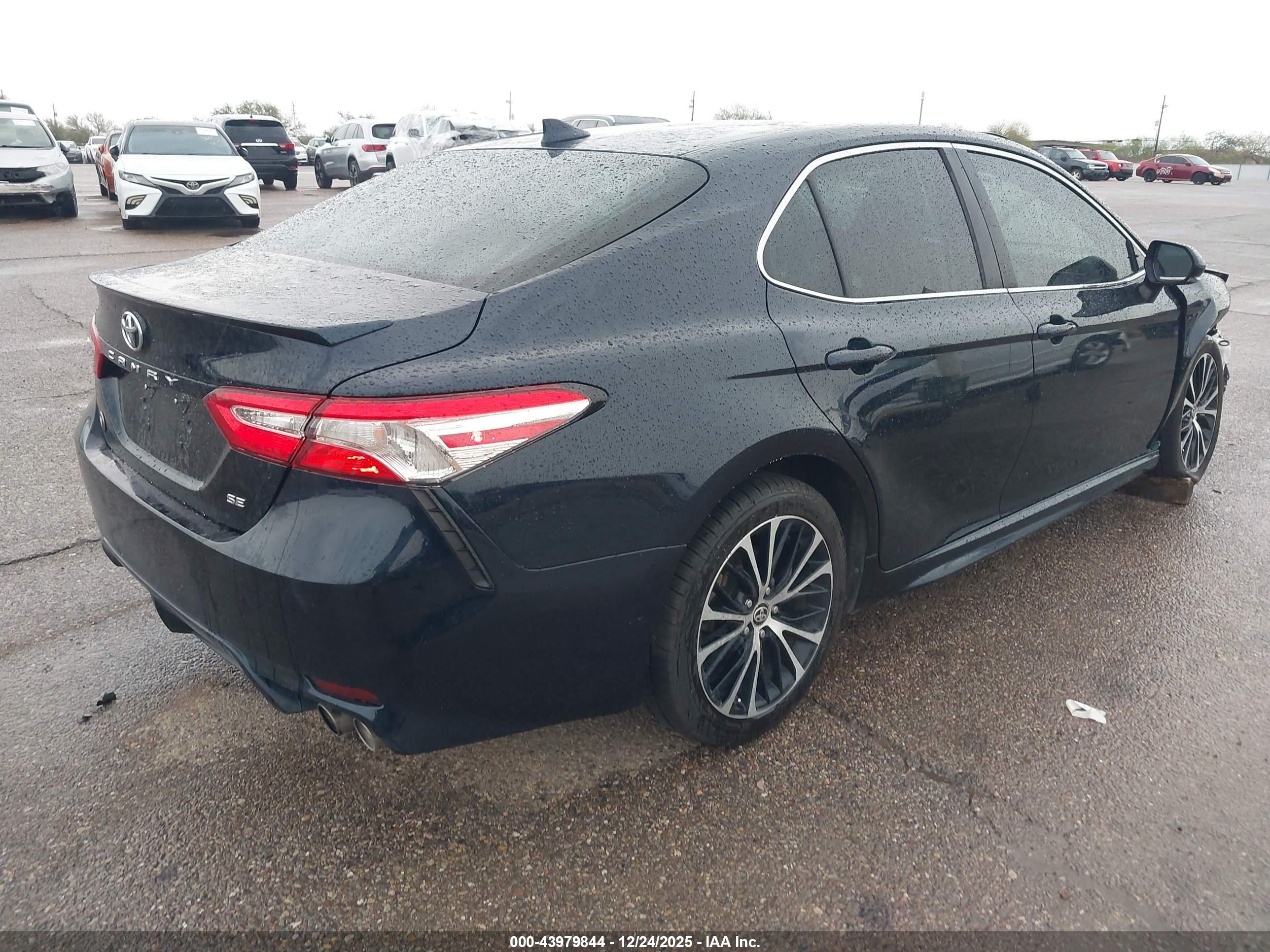 TOYOTA CAMRY image 4