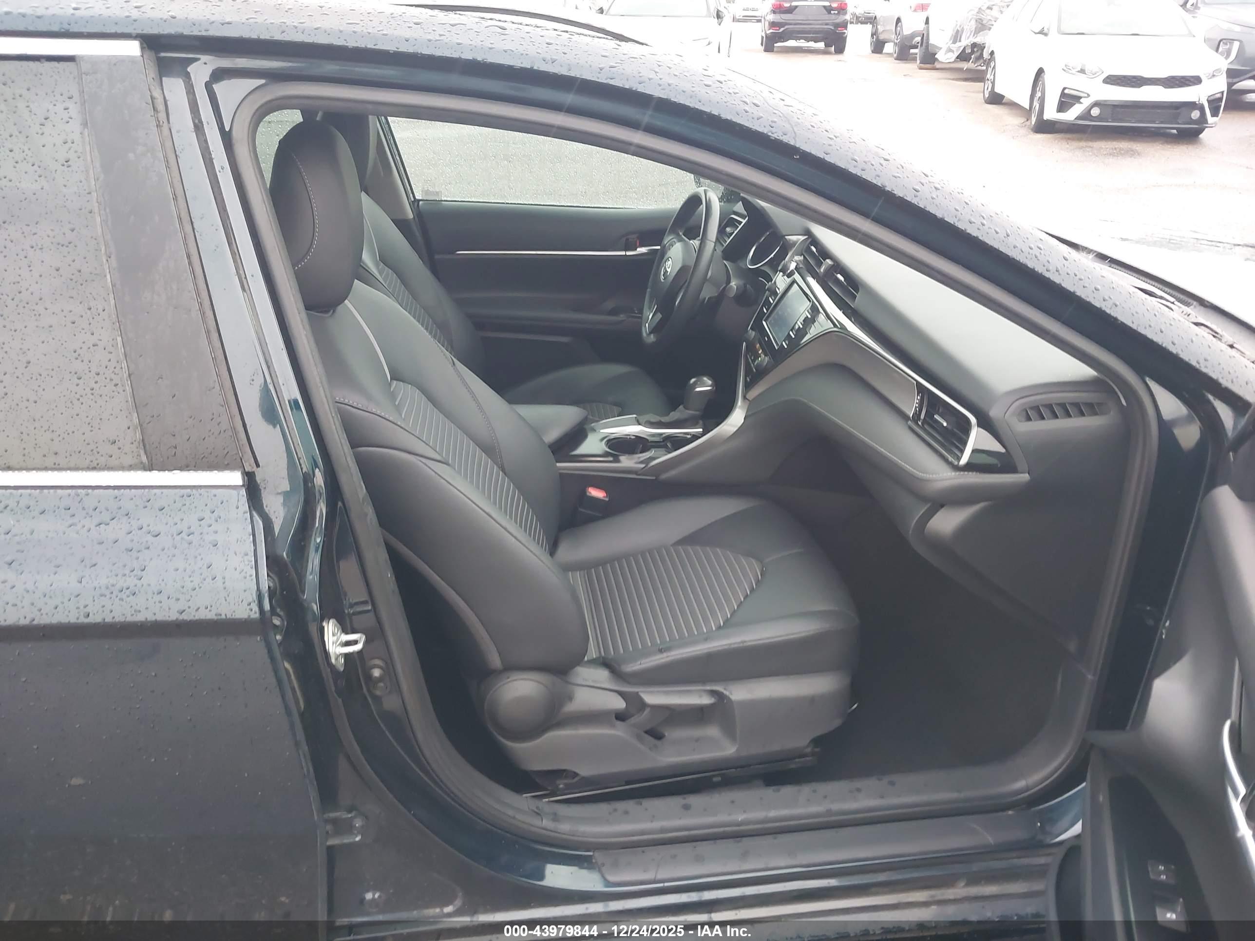 TOYOTA CAMRY image 5