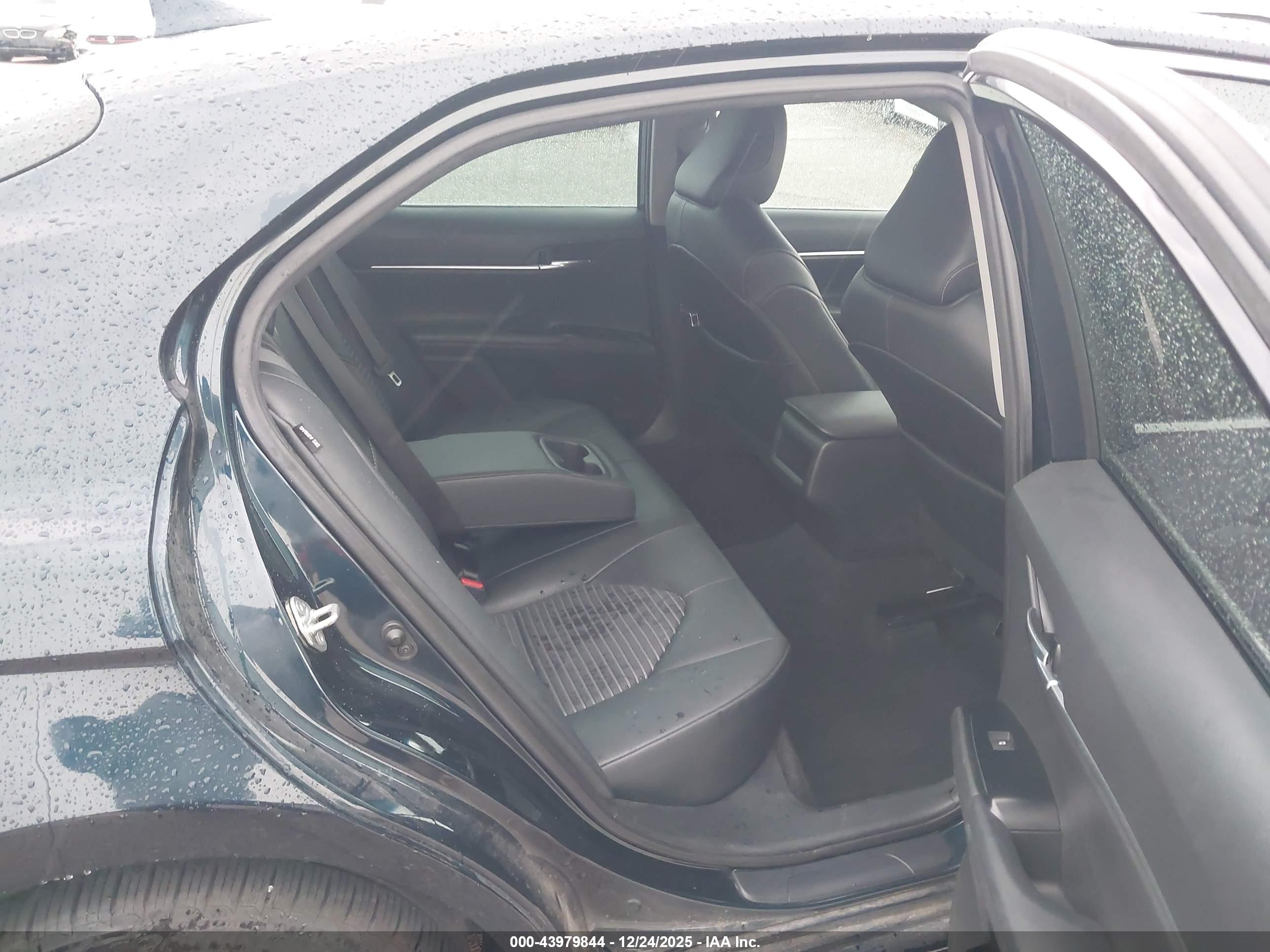 TOYOTA CAMRY image 8