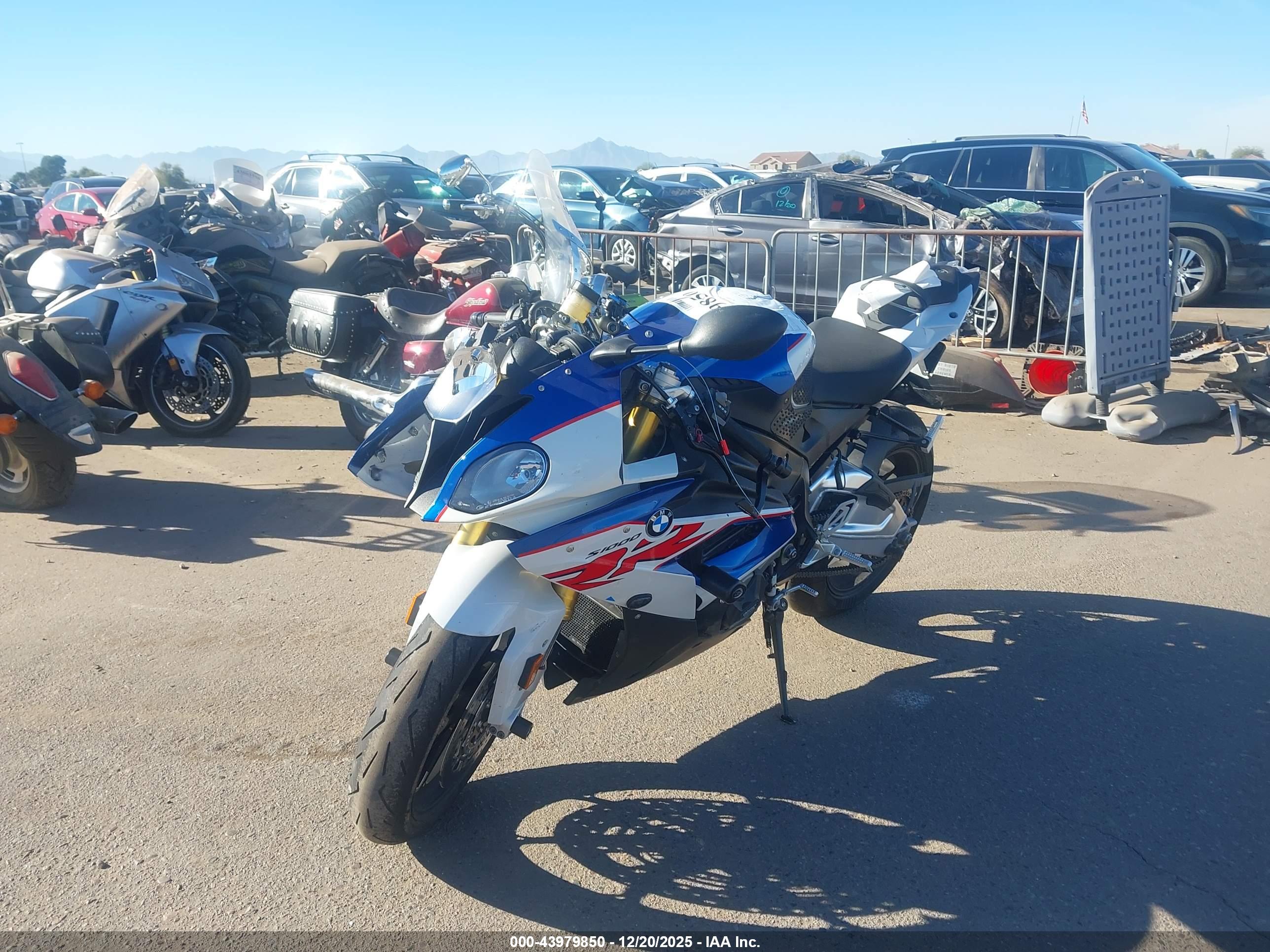 BMW S image 2