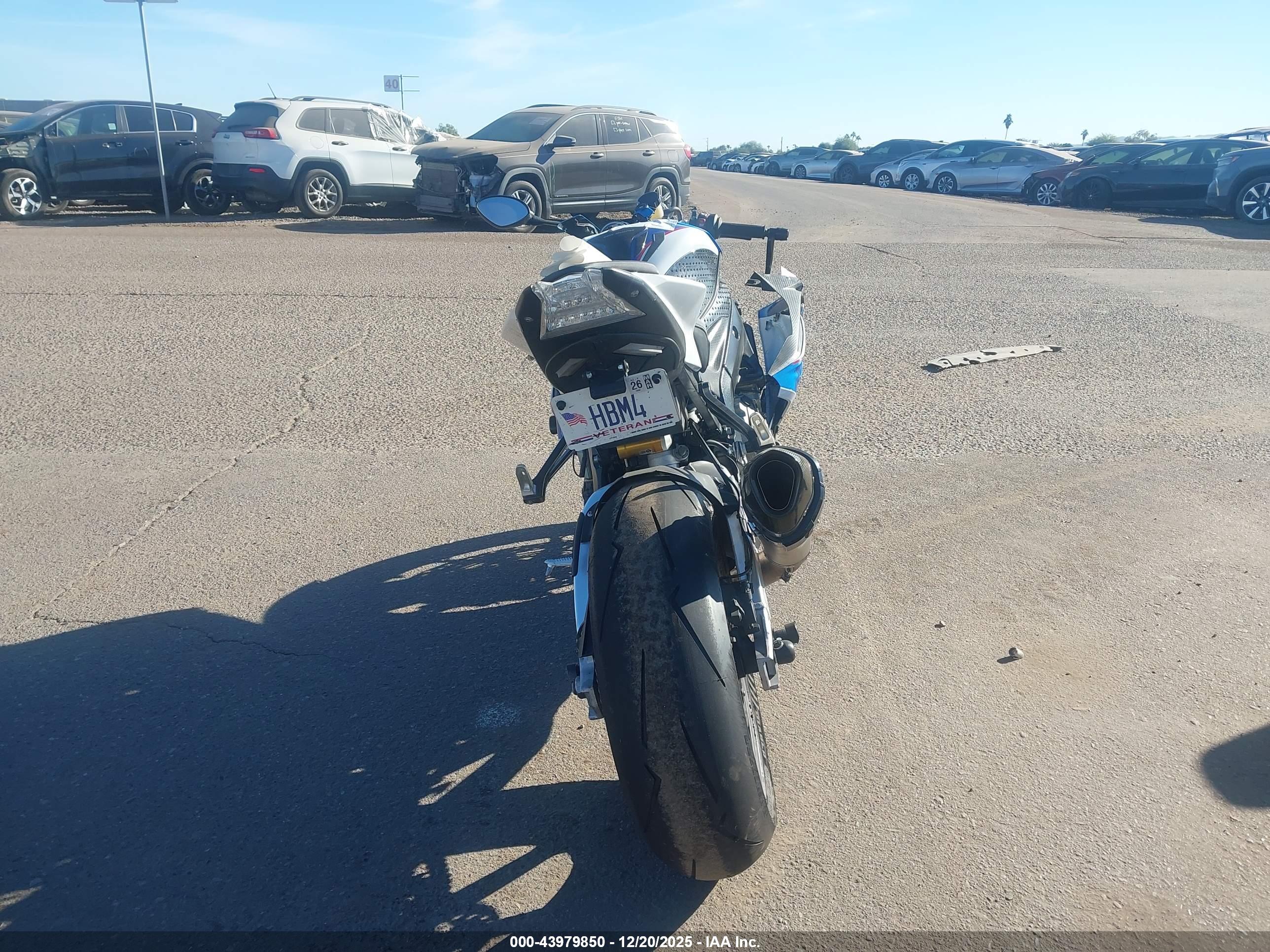 BMW S image 6