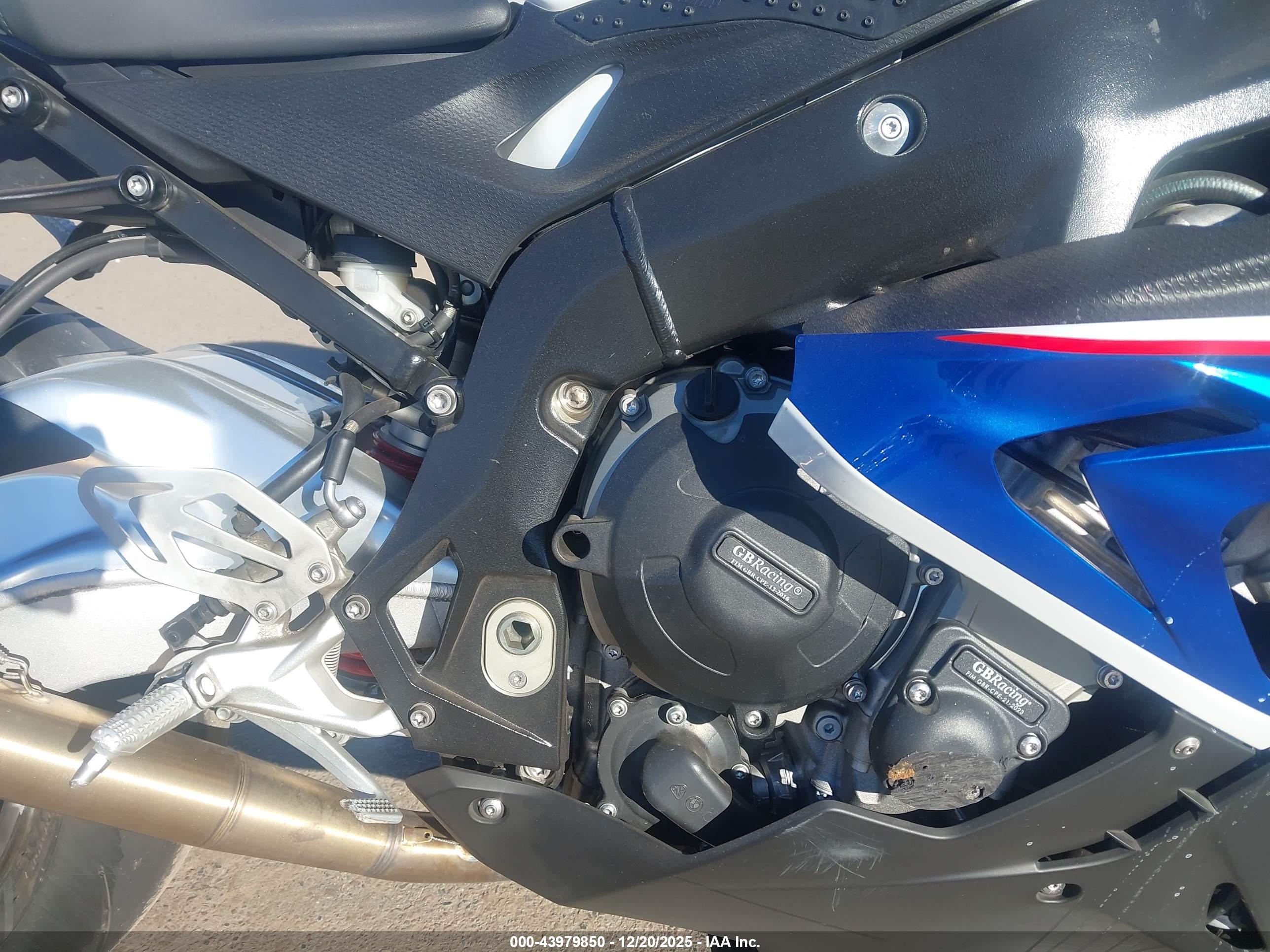 BMW S image 8