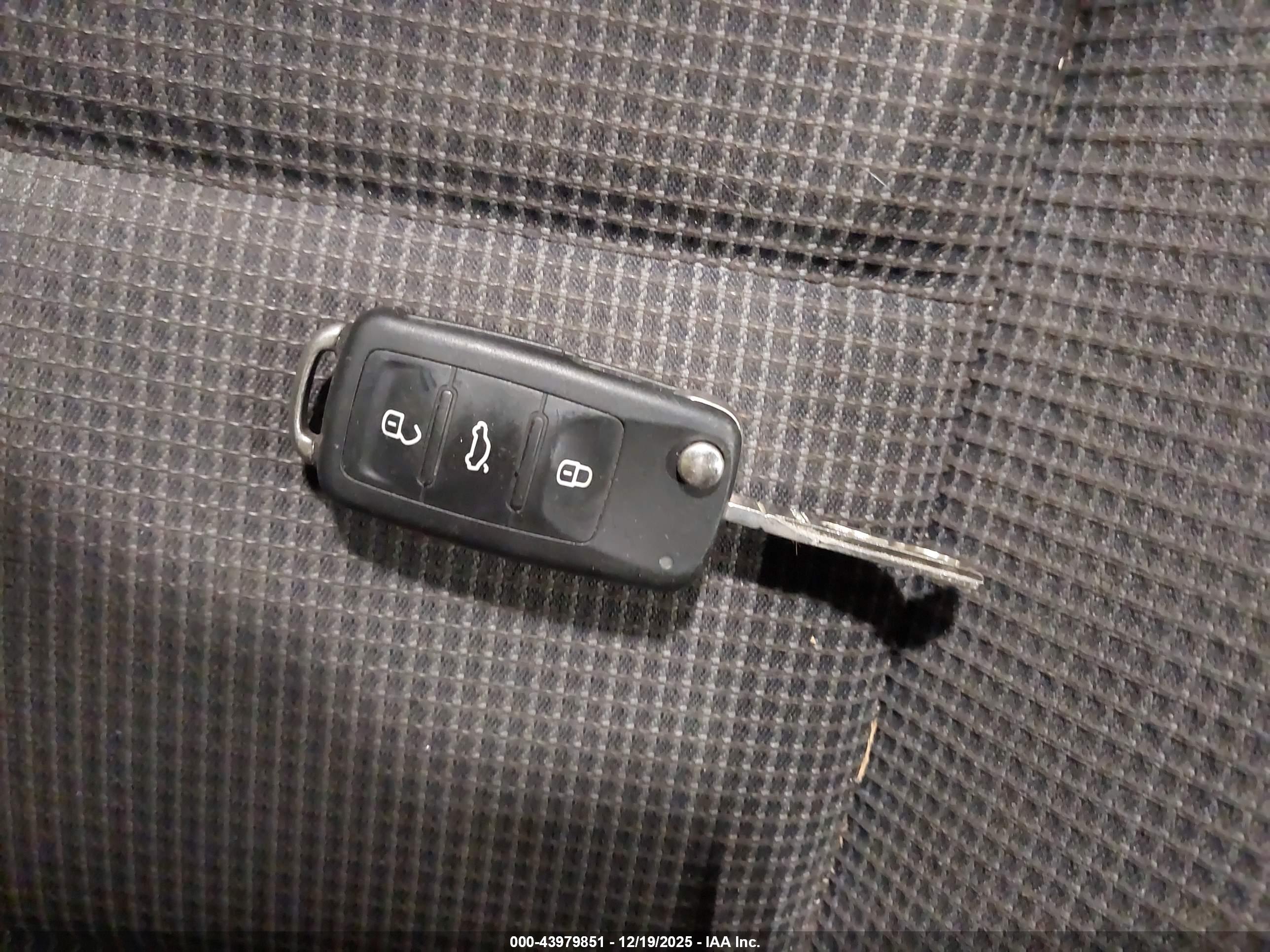 VOLKSWAGEN GOLF image 11