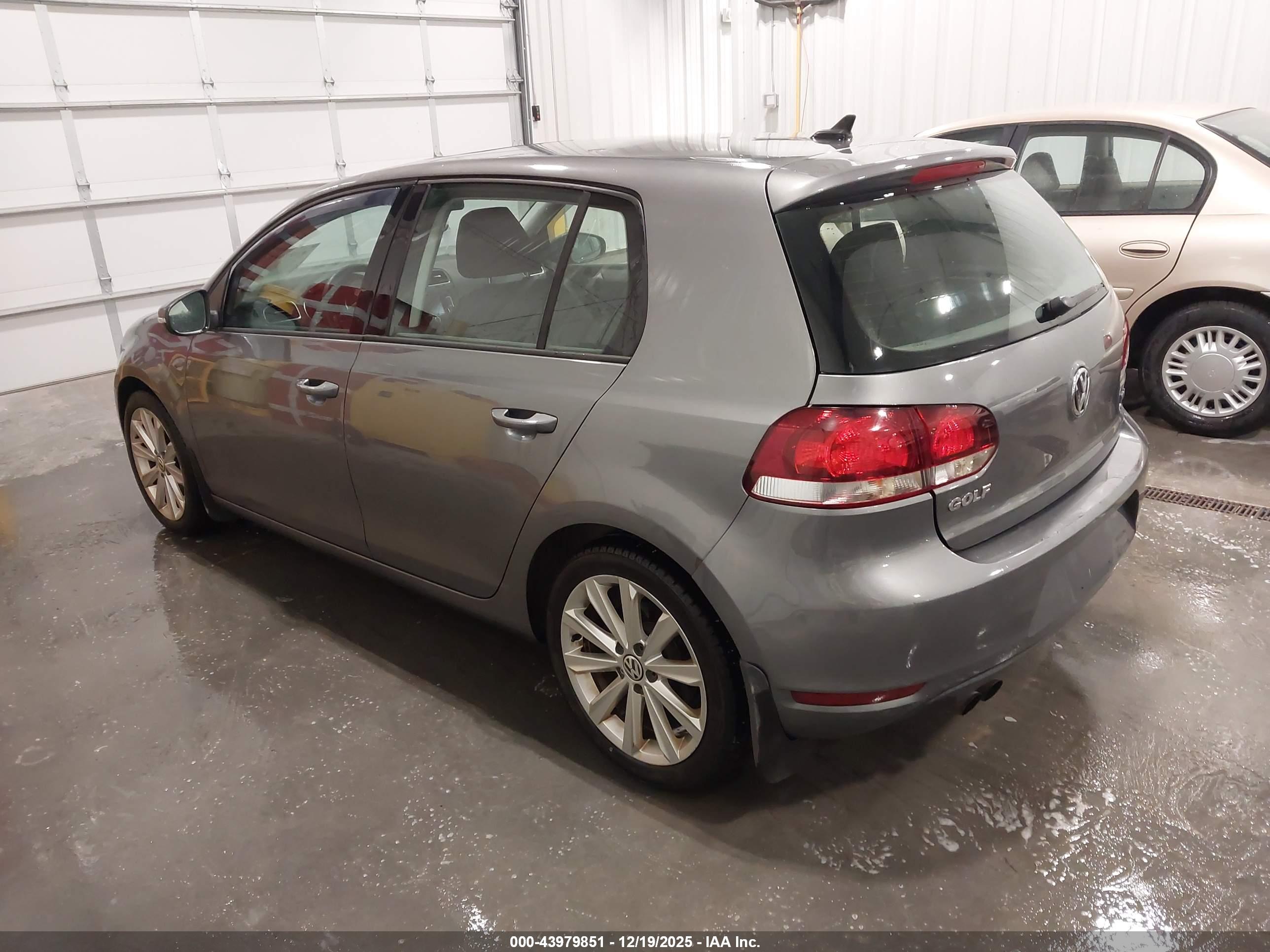 VOLKSWAGEN GOLF image 3