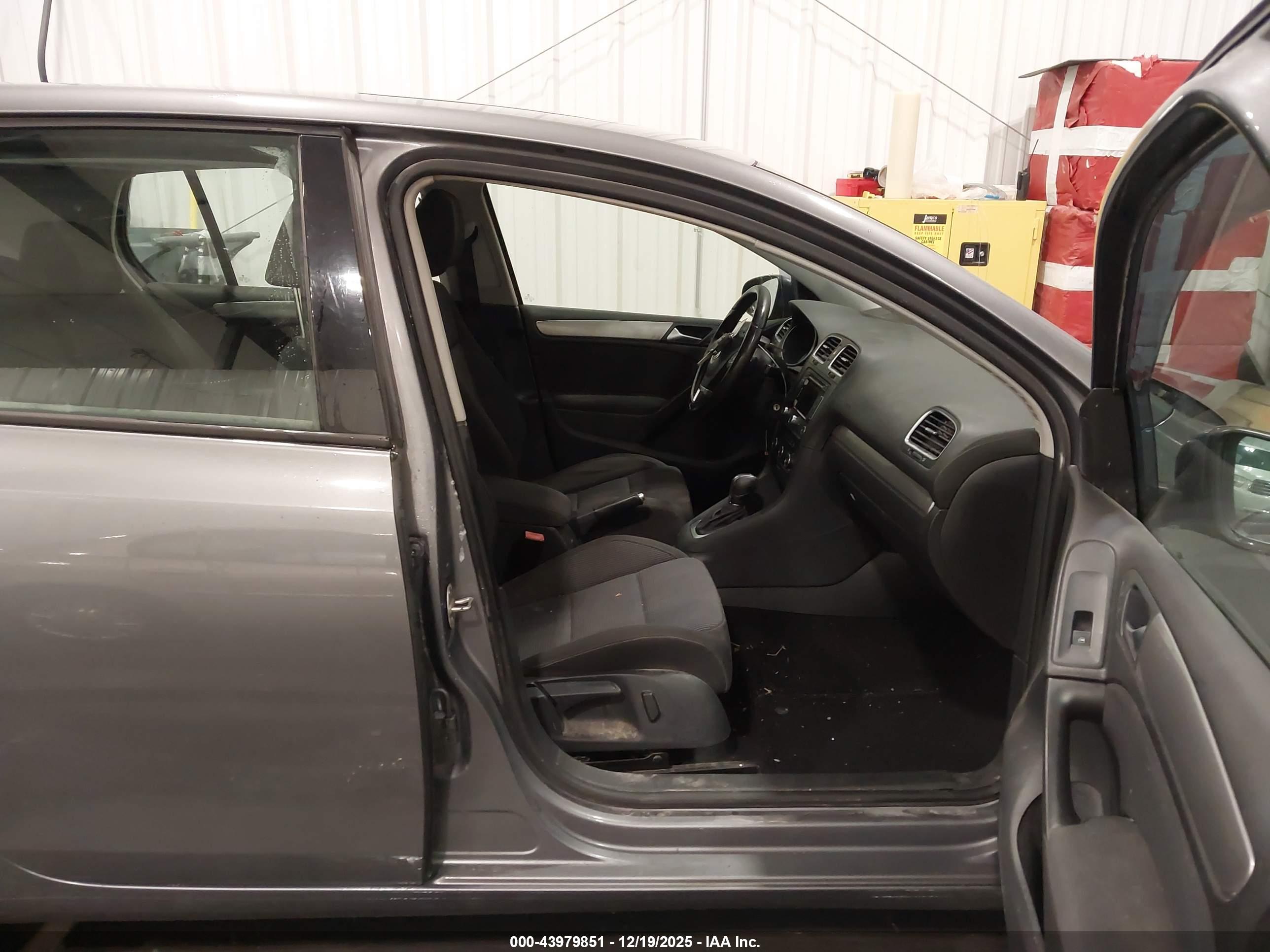 VOLKSWAGEN GOLF image 5