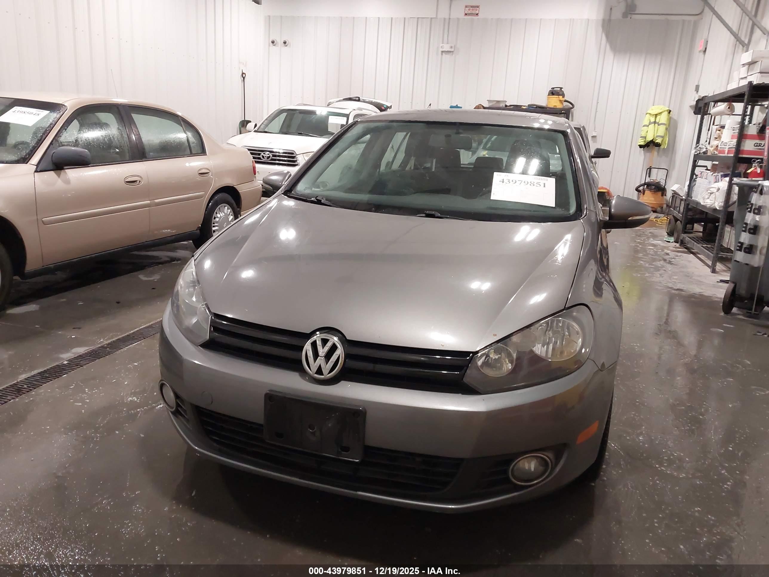 VOLKSWAGEN GOLF image 6