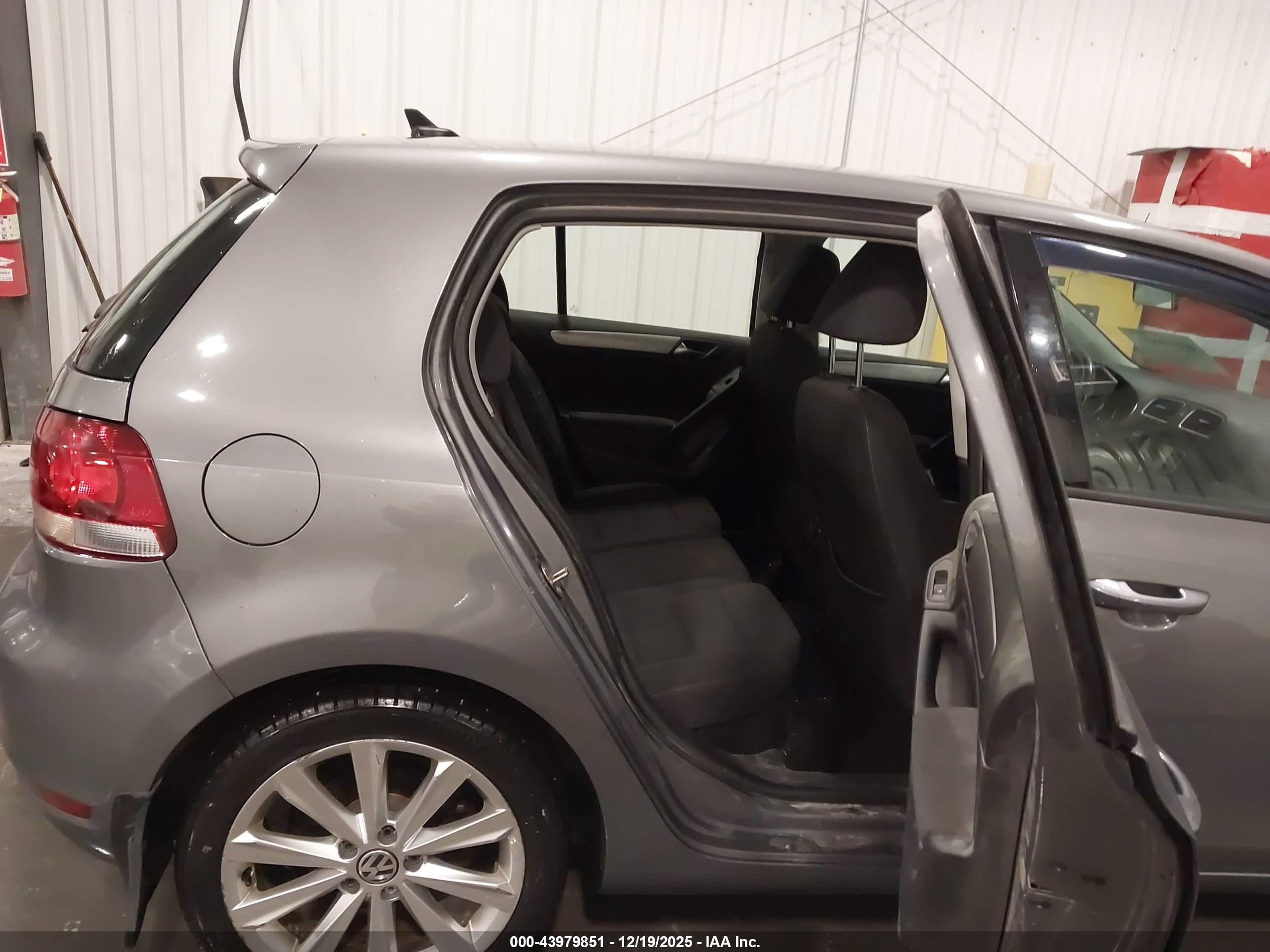 VOLKSWAGEN GOLF image 8