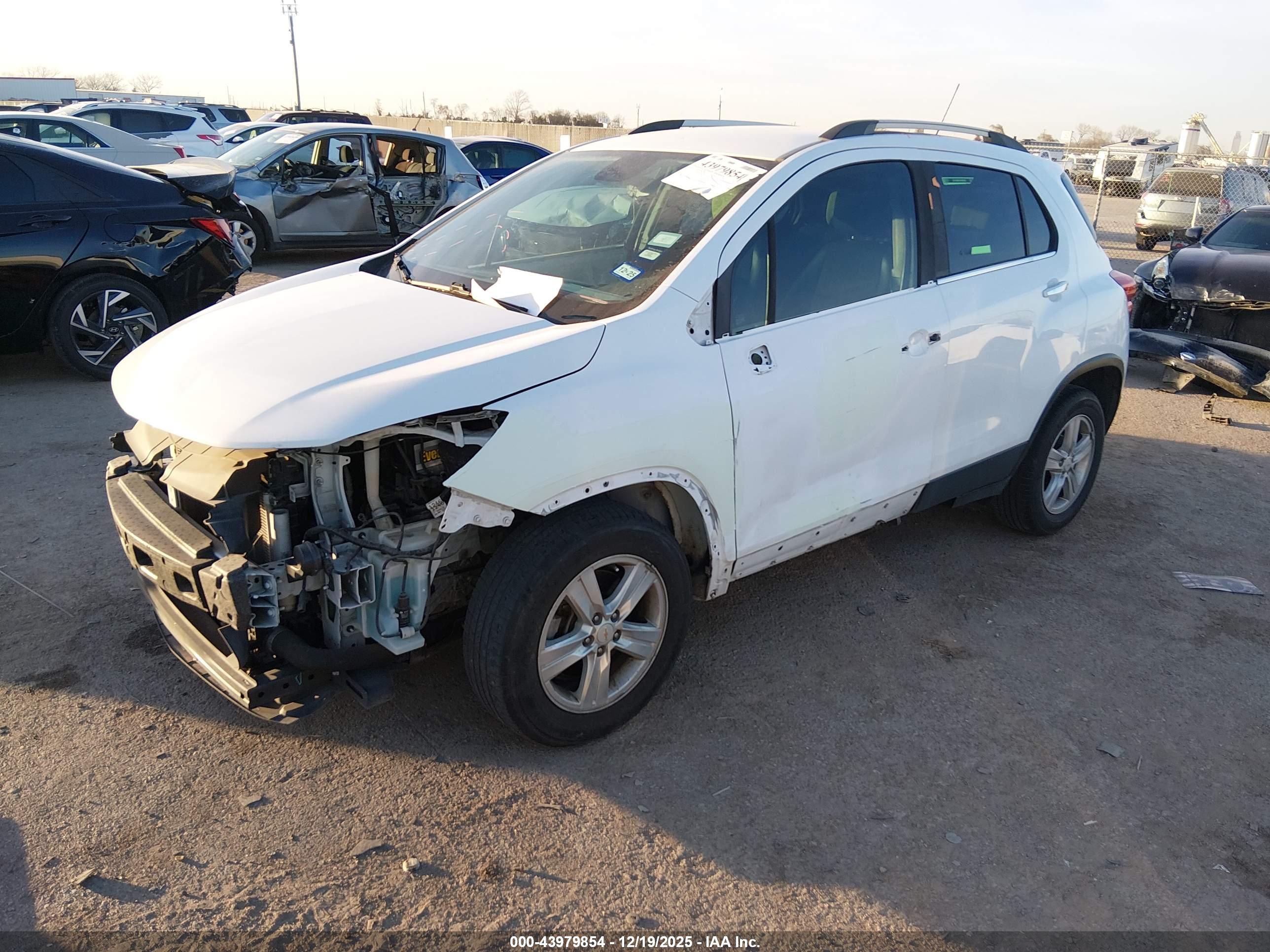 CHEVROLET TRAX image 2
