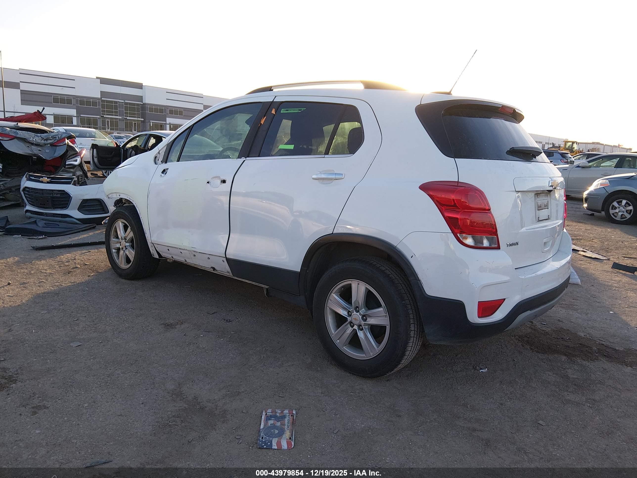 CHEVROLET TRAX image 3