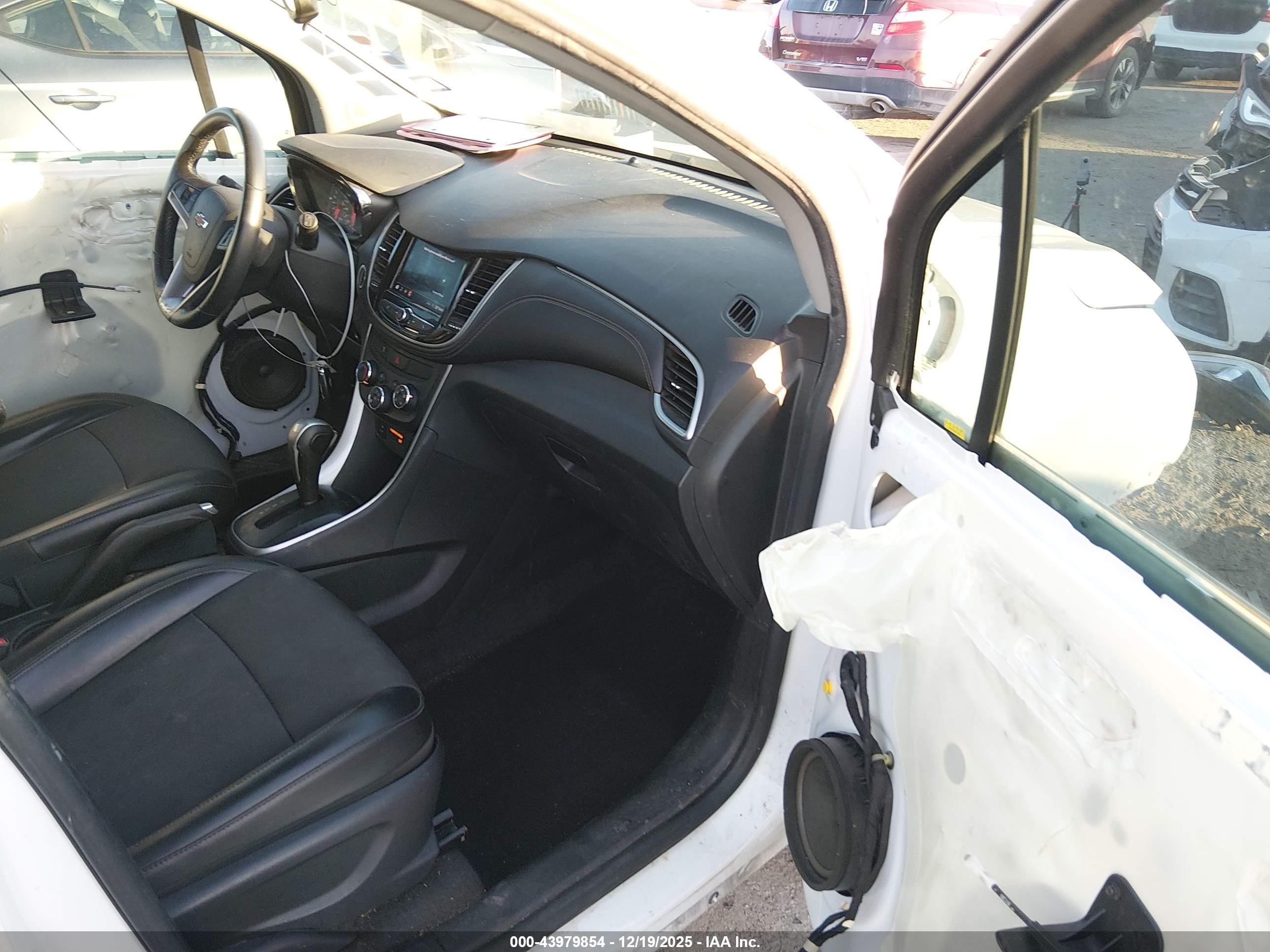 CHEVROLET TRAX image 5