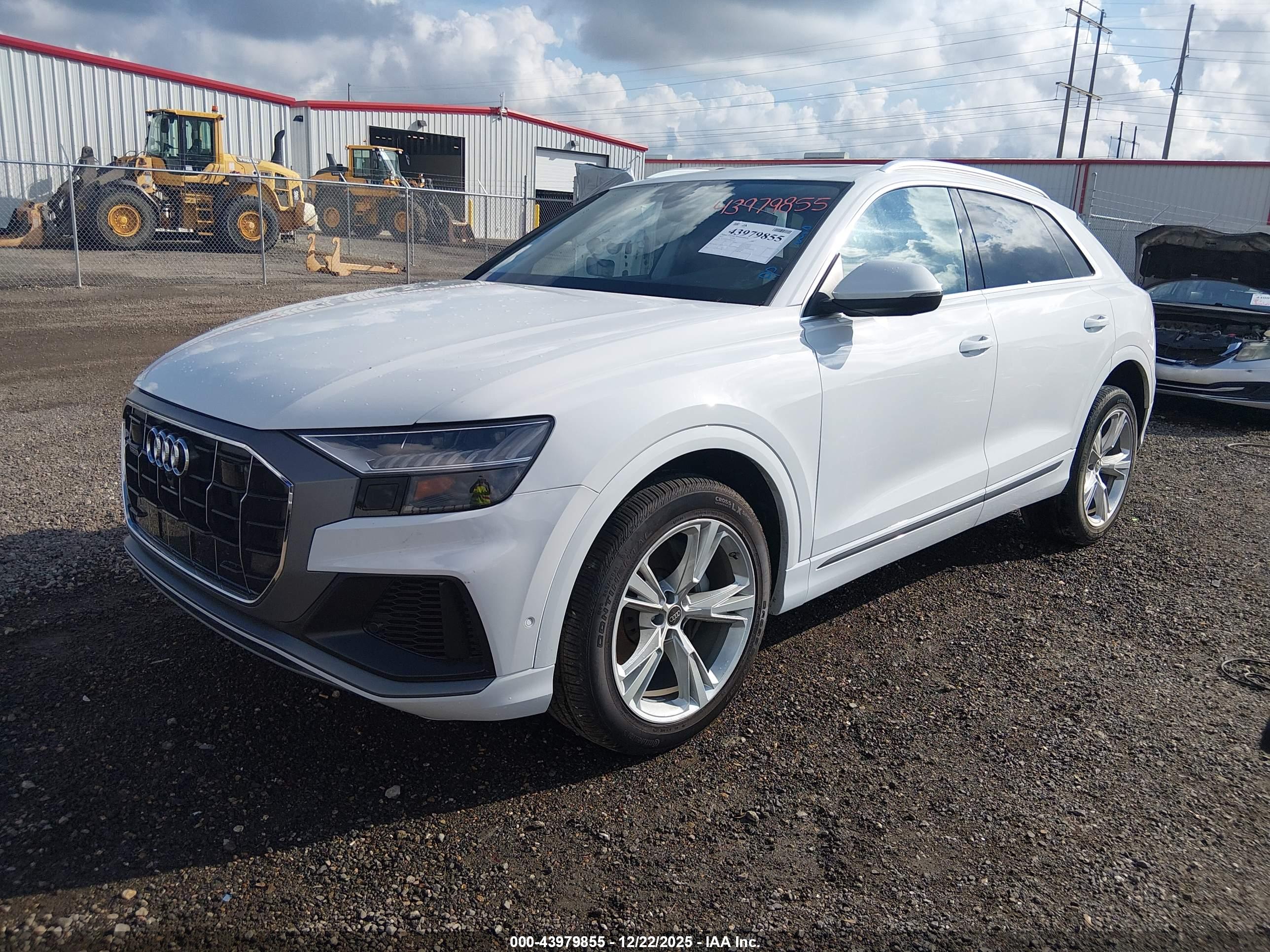 AUDI Q8 image 2