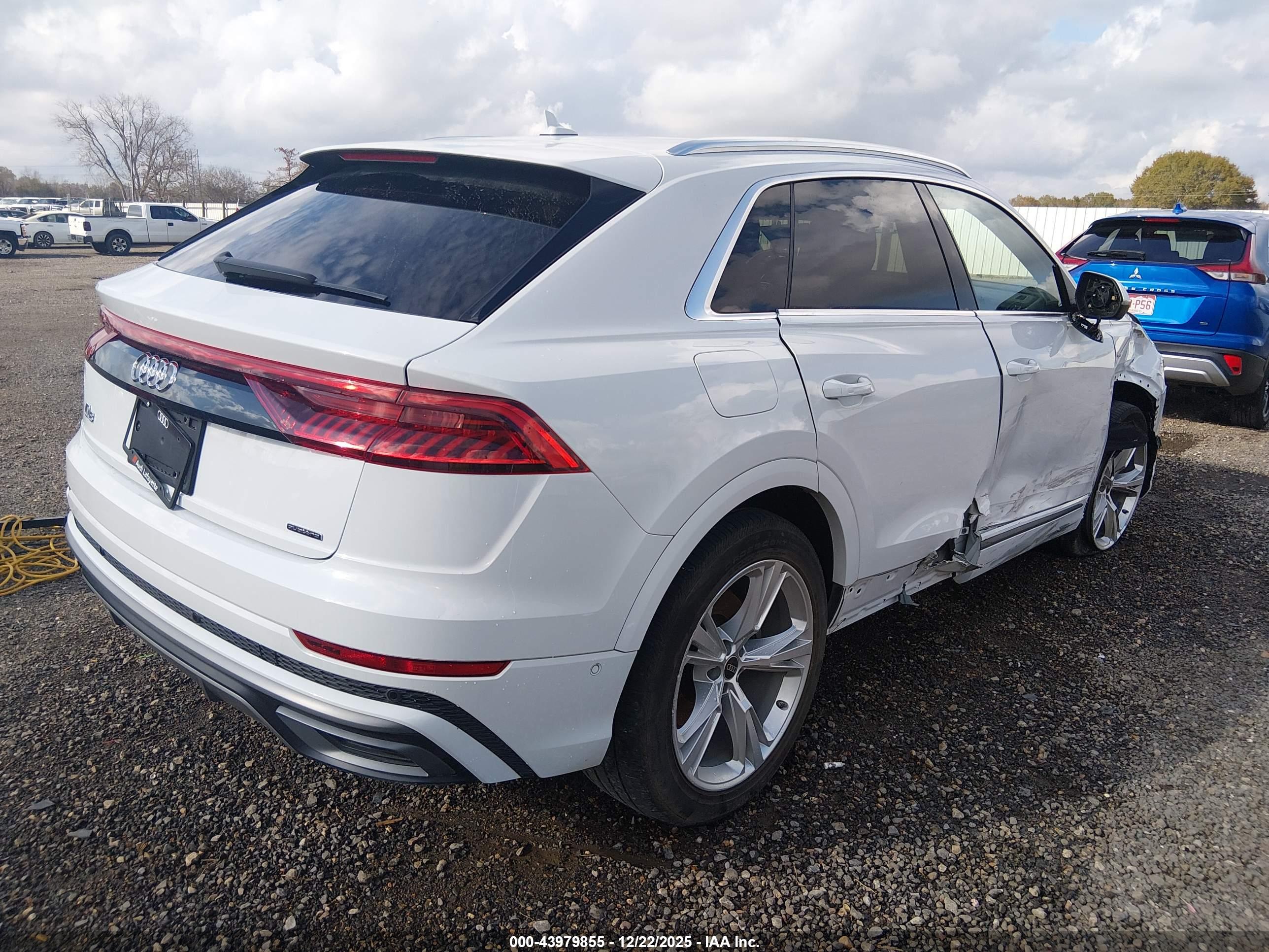 AUDI Q8 image 4