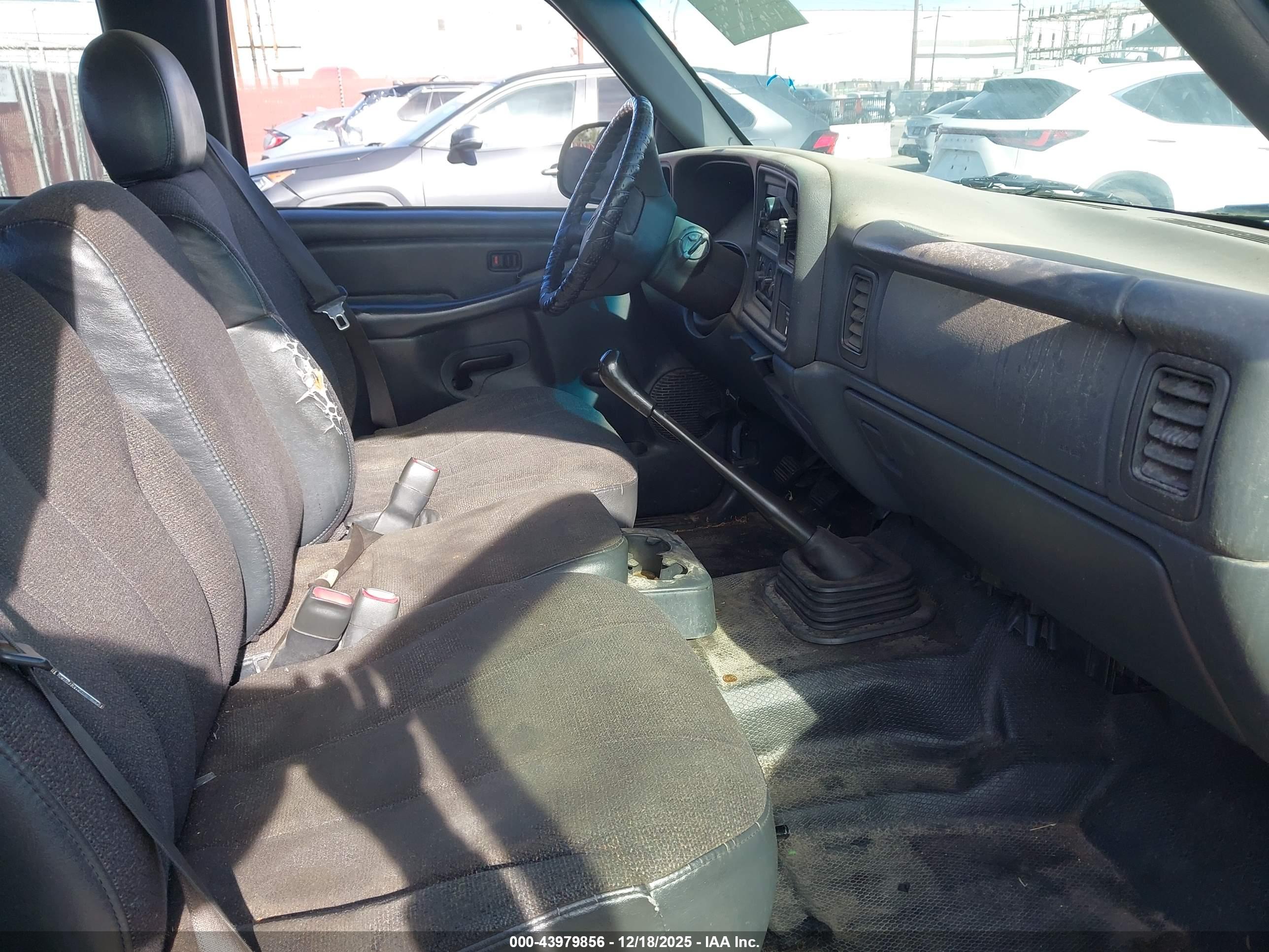 CHEVROLET SILVERADO image 5