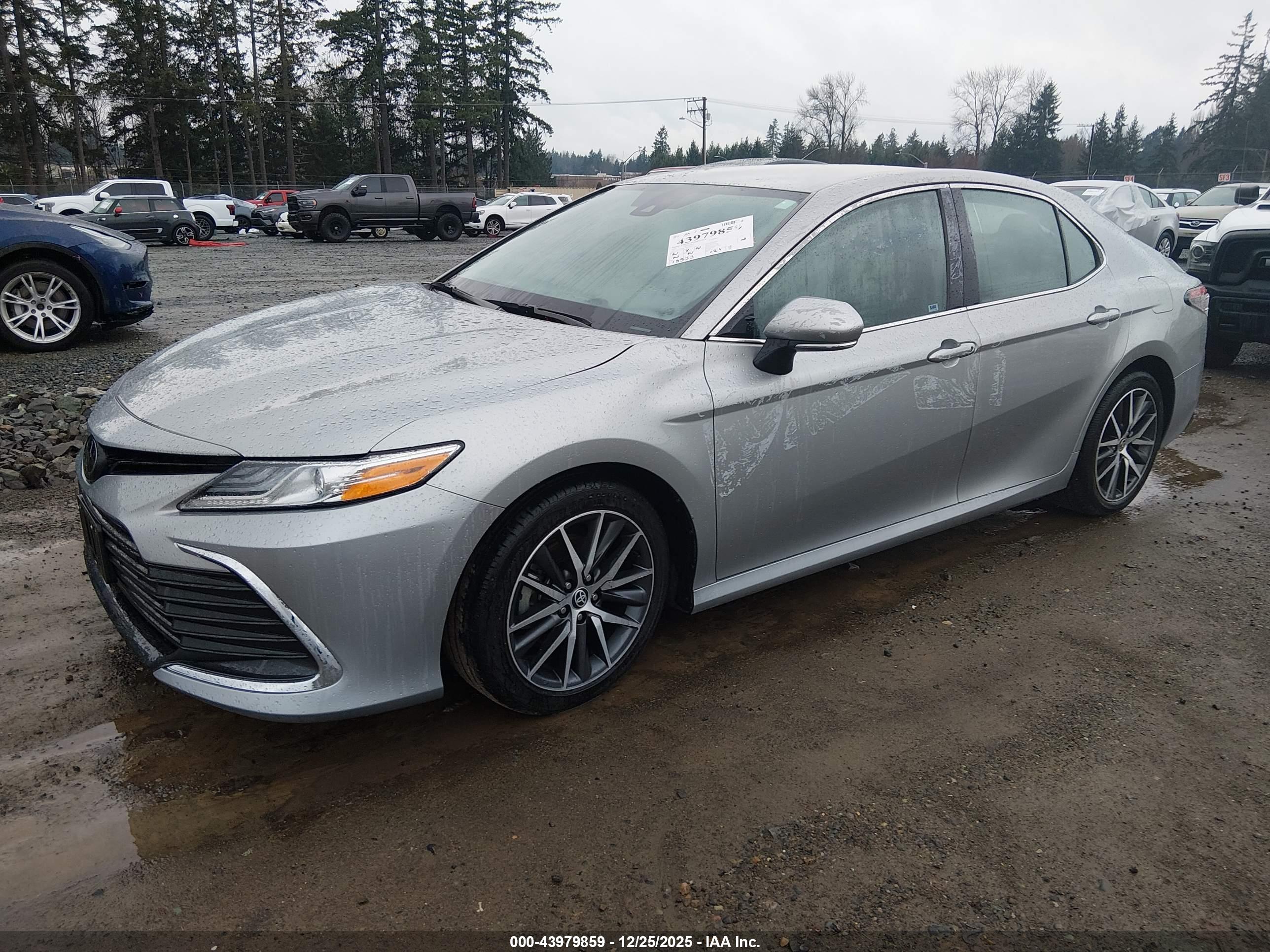 TOYOTA CAMRY image 2