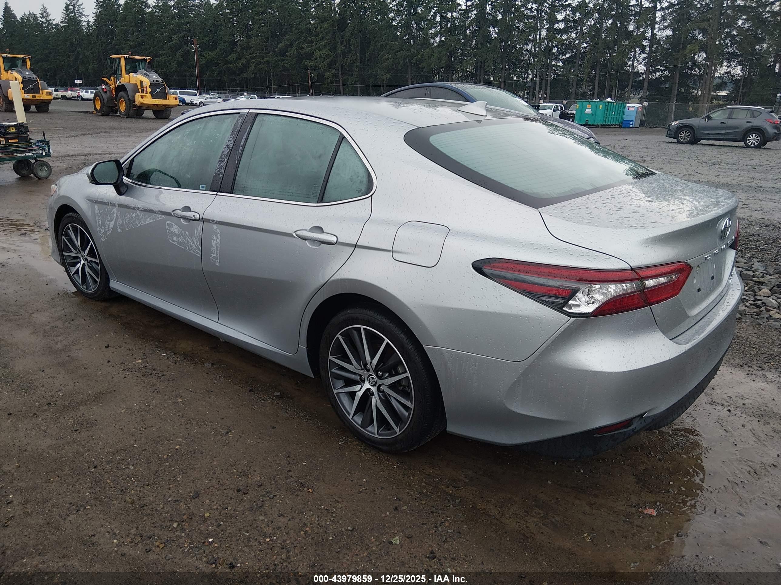 TOYOTA CAMRY image 3