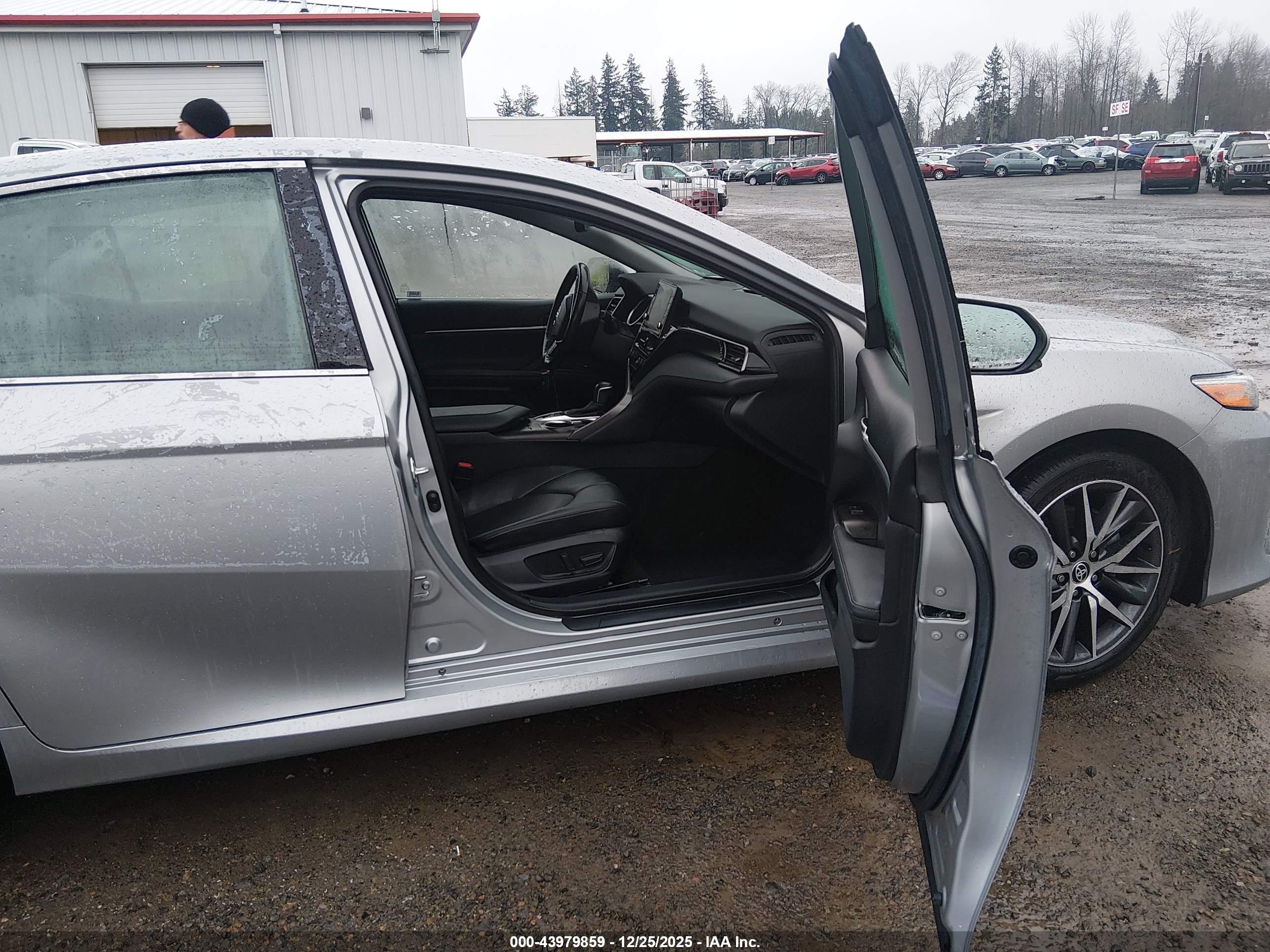 TOYOTA CAMRY image 5