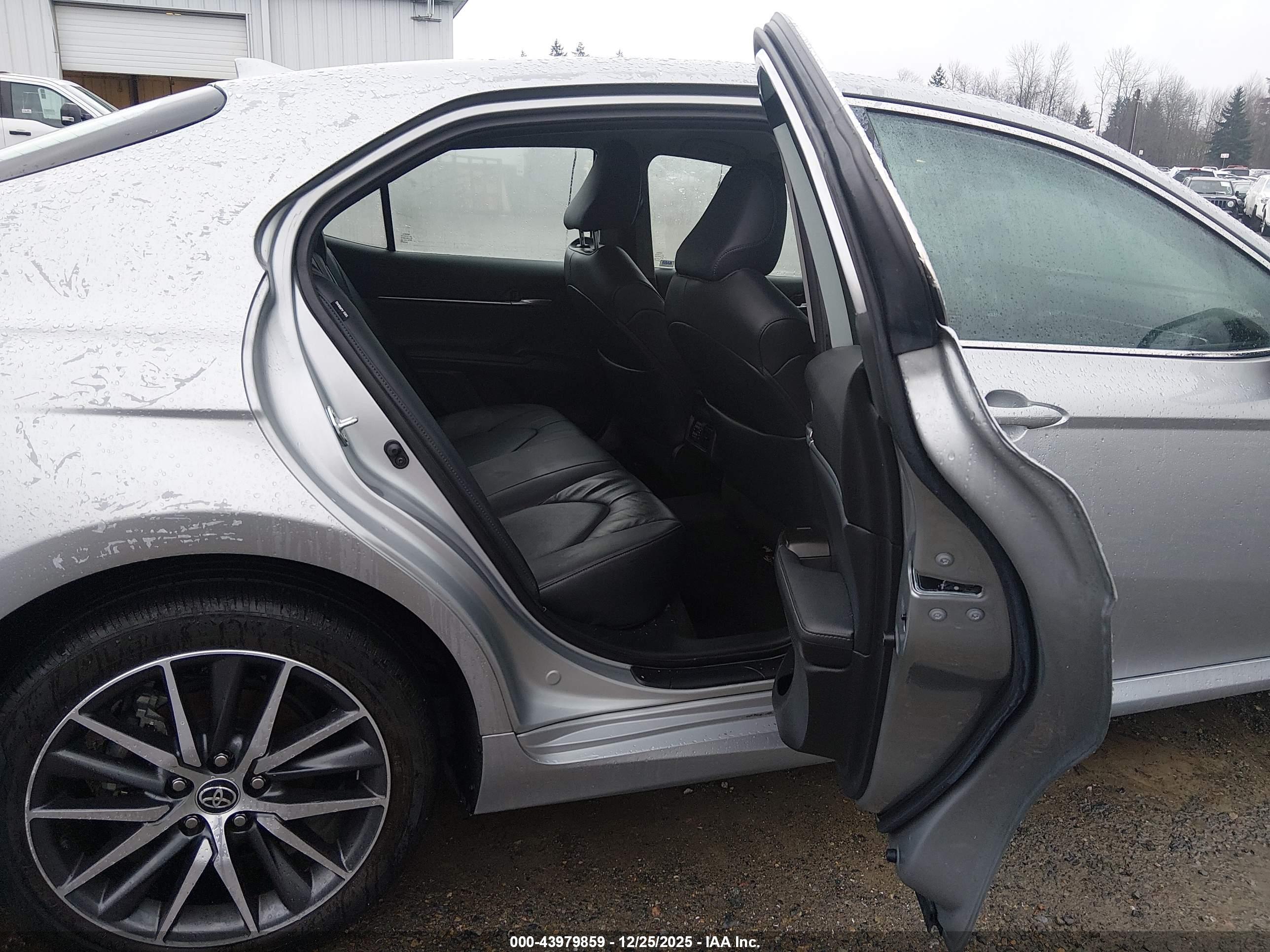 TOYOTA CAMRY image 8