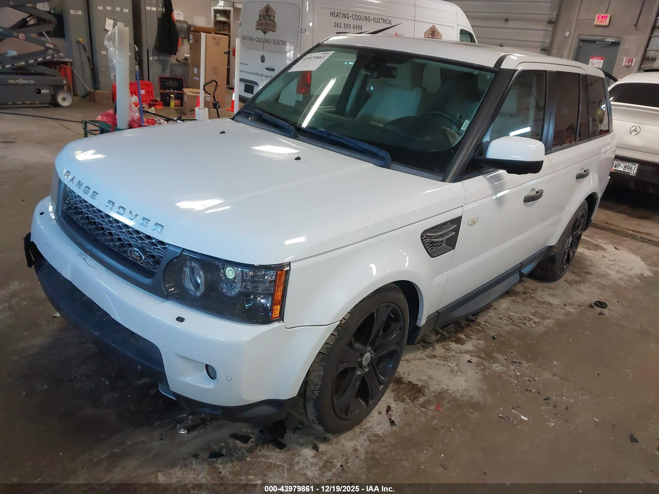 LAND ROVER image 2