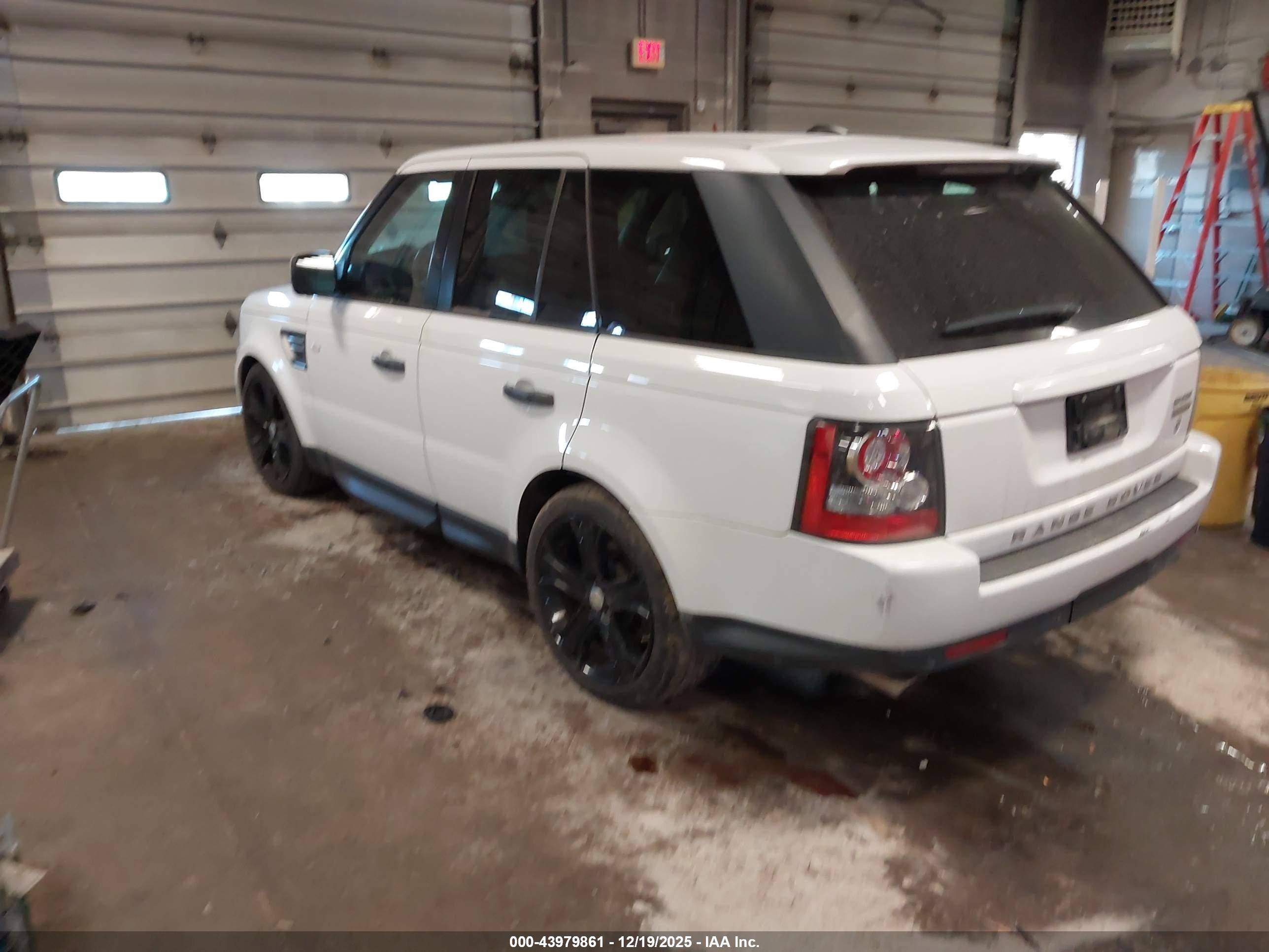 LAND ROVER image 3