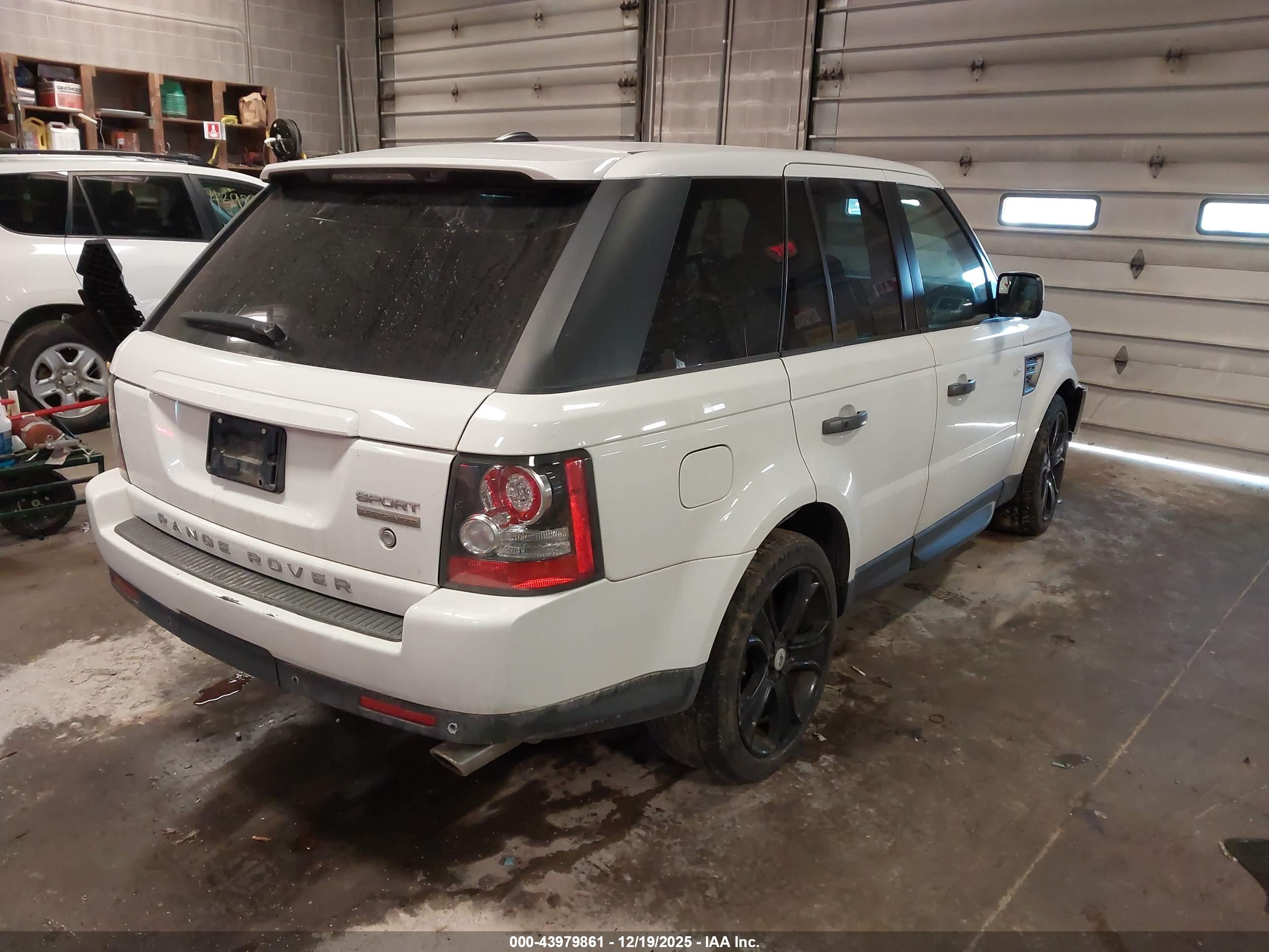LAND ROVER image 4