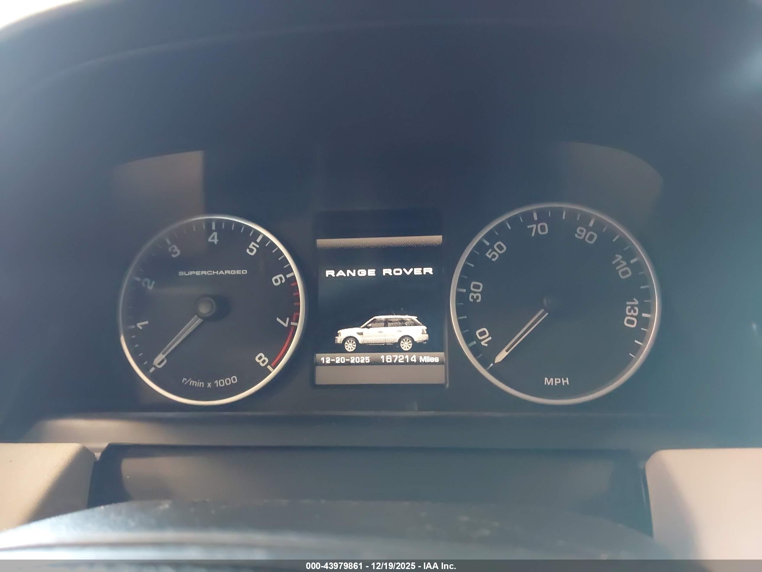 LAND ROVER image 7