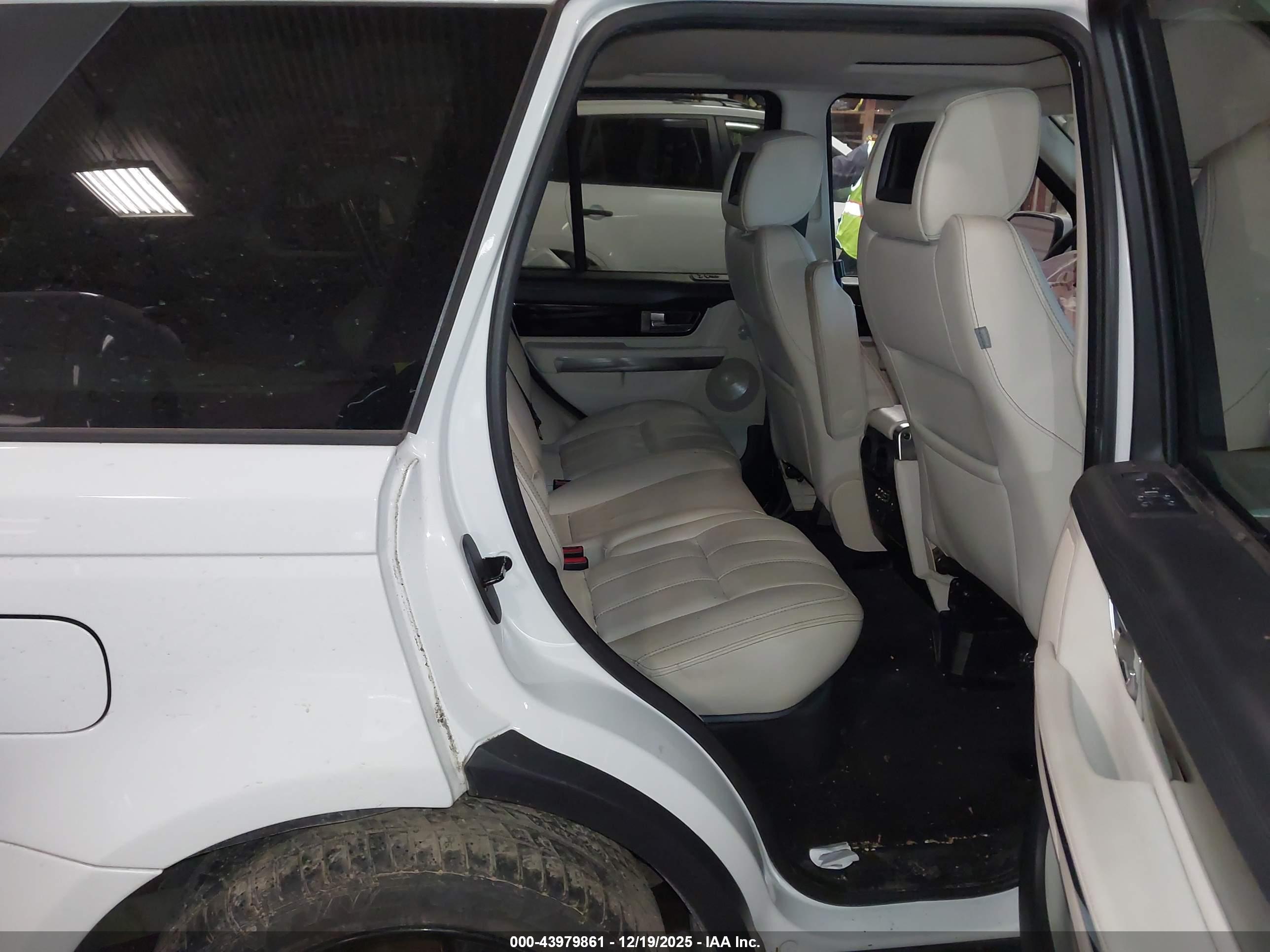 LAND ROVER image 8