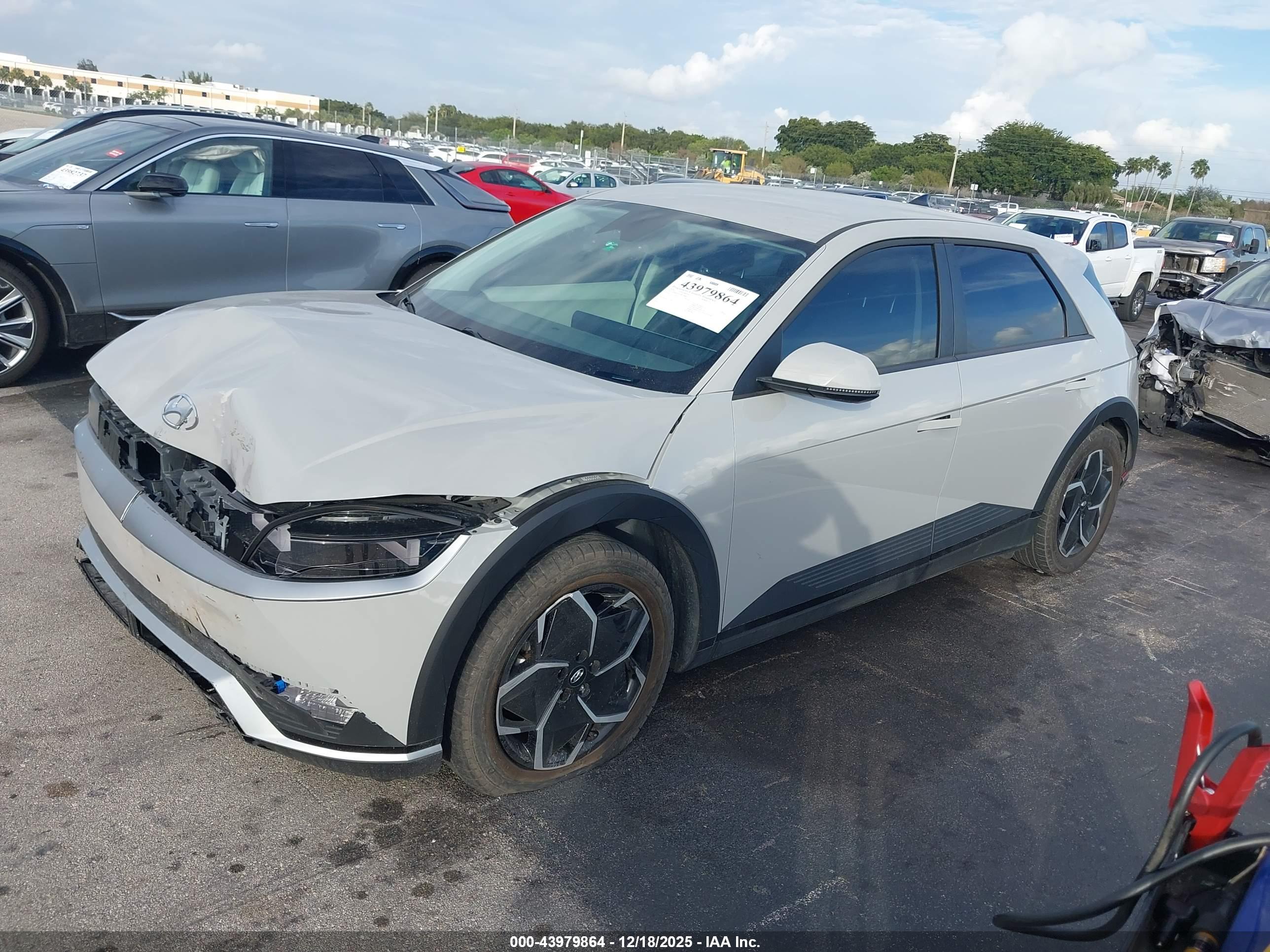 HYUNDAI IONIQ image 2