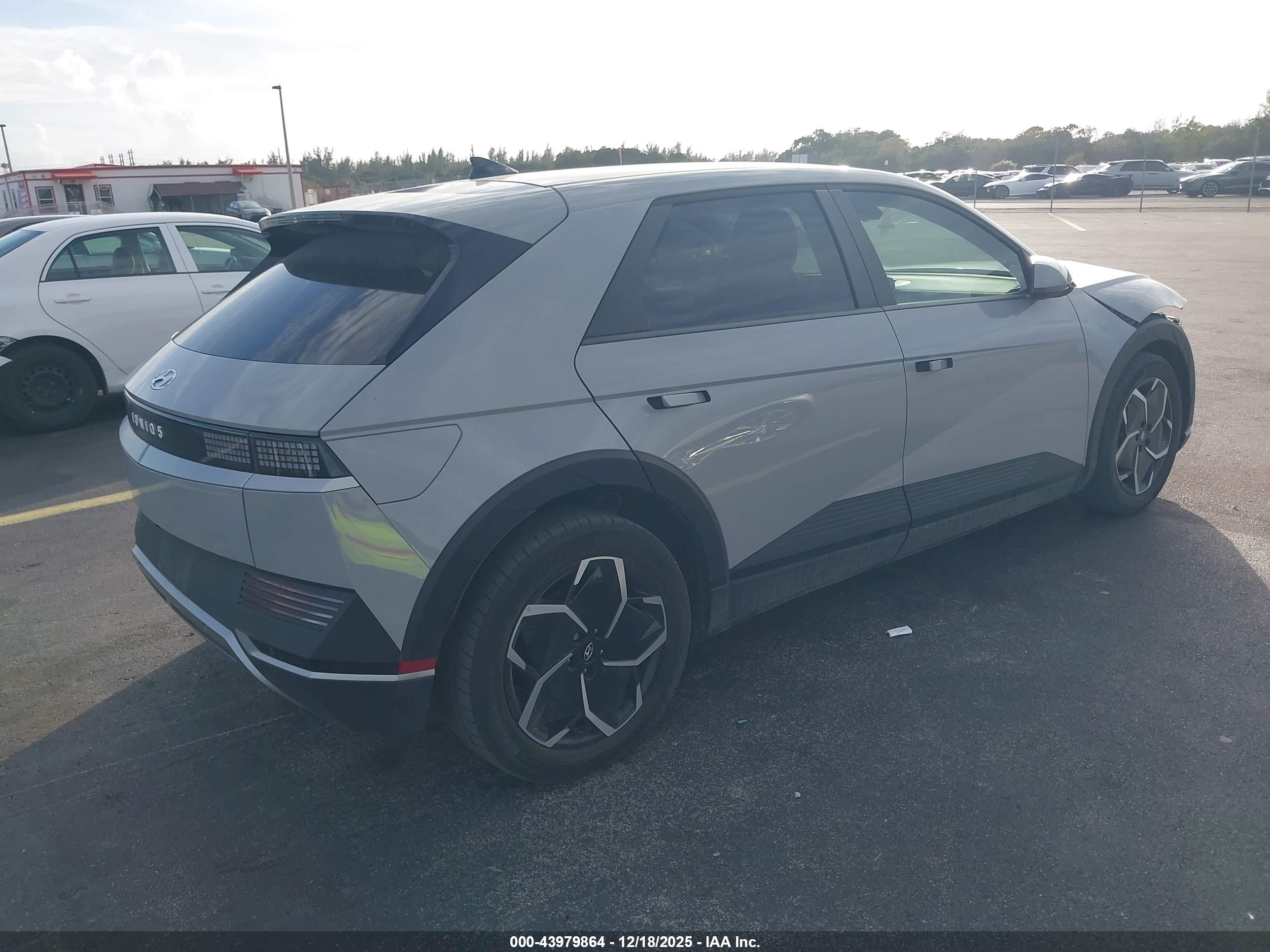 HYUNDAI IONIQ image 4