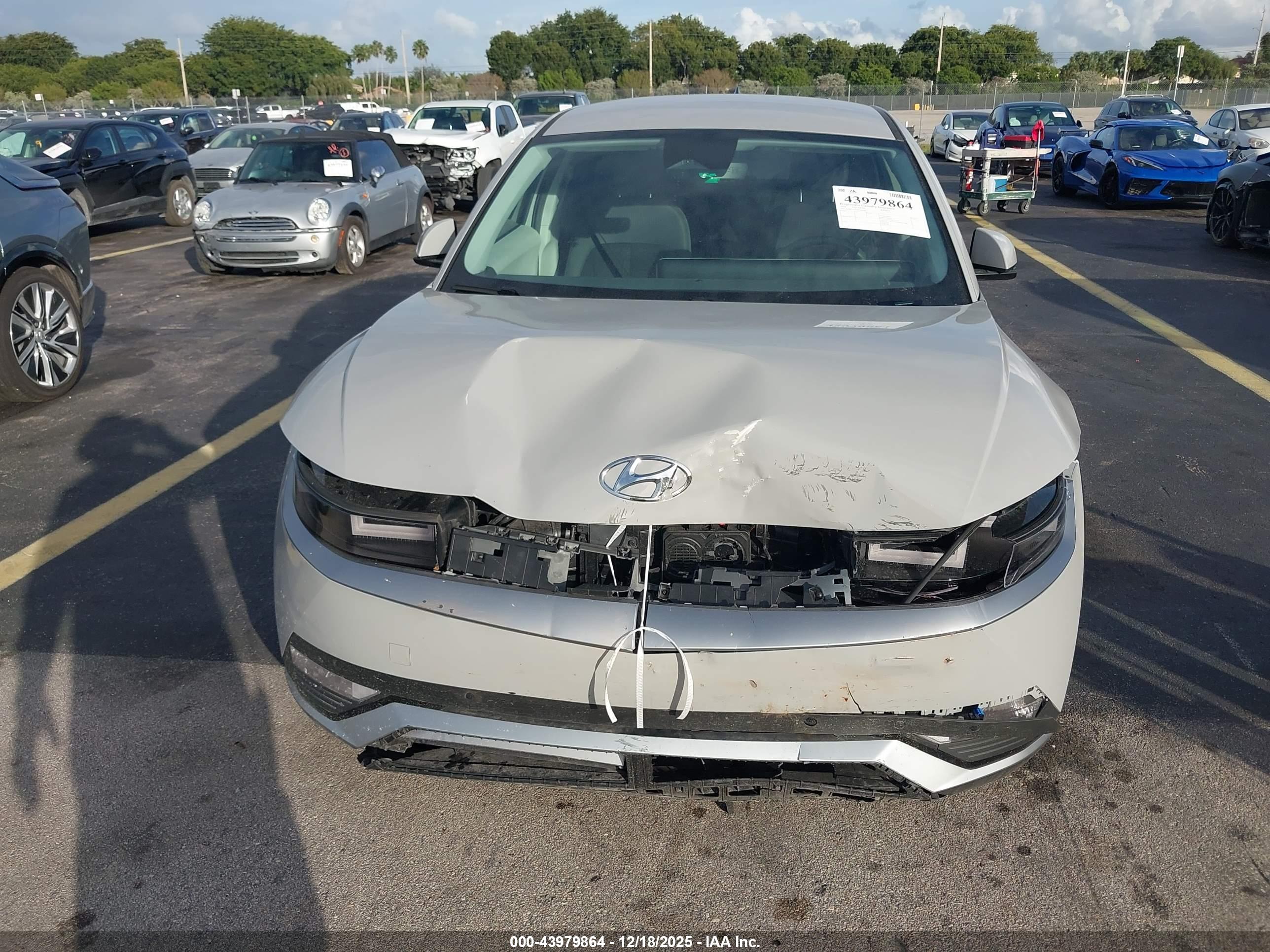 HYUNDAI IONIQ image 6