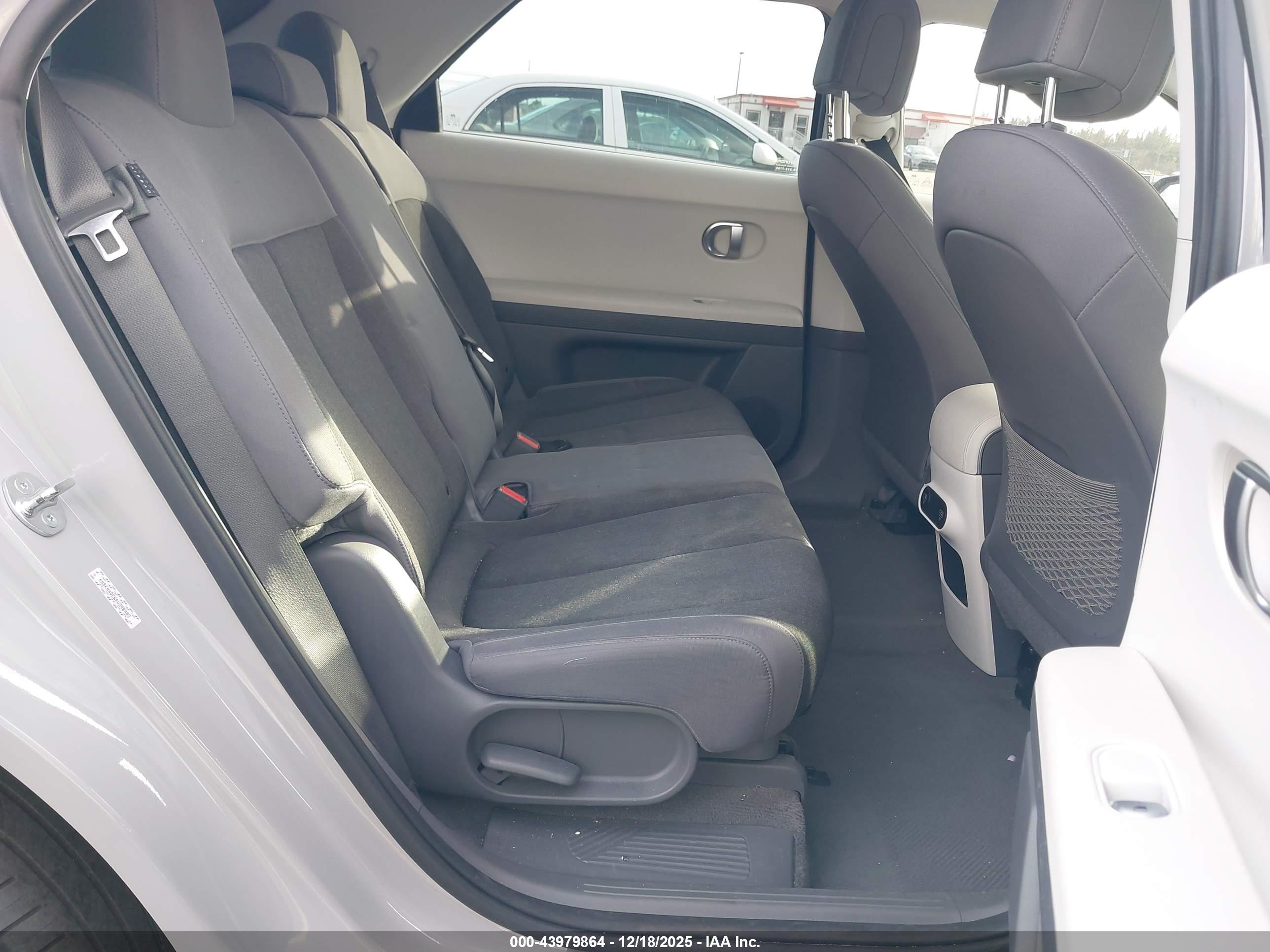 HYUNDAI IONIQ image 8
