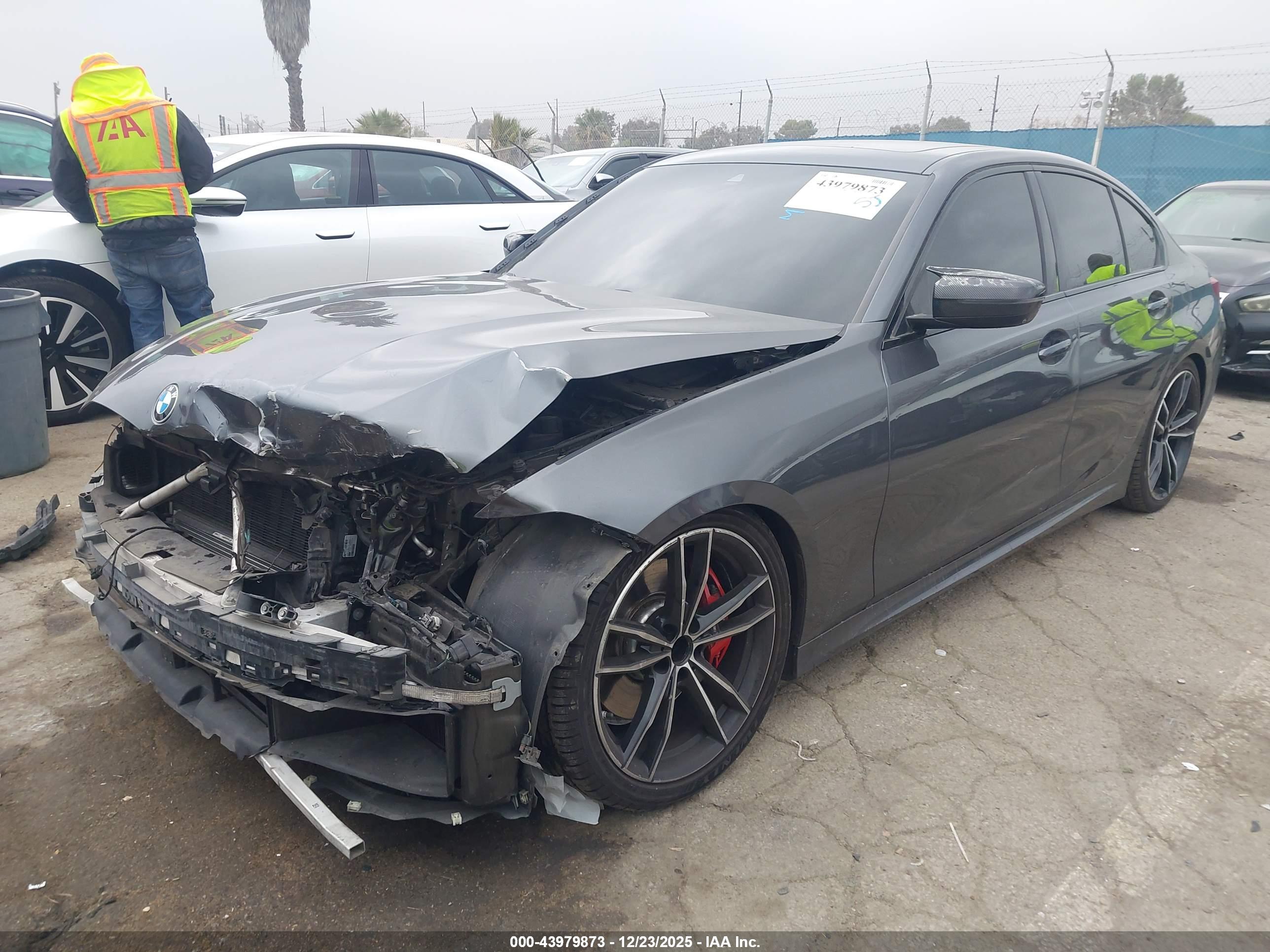 BMW 3 image 2