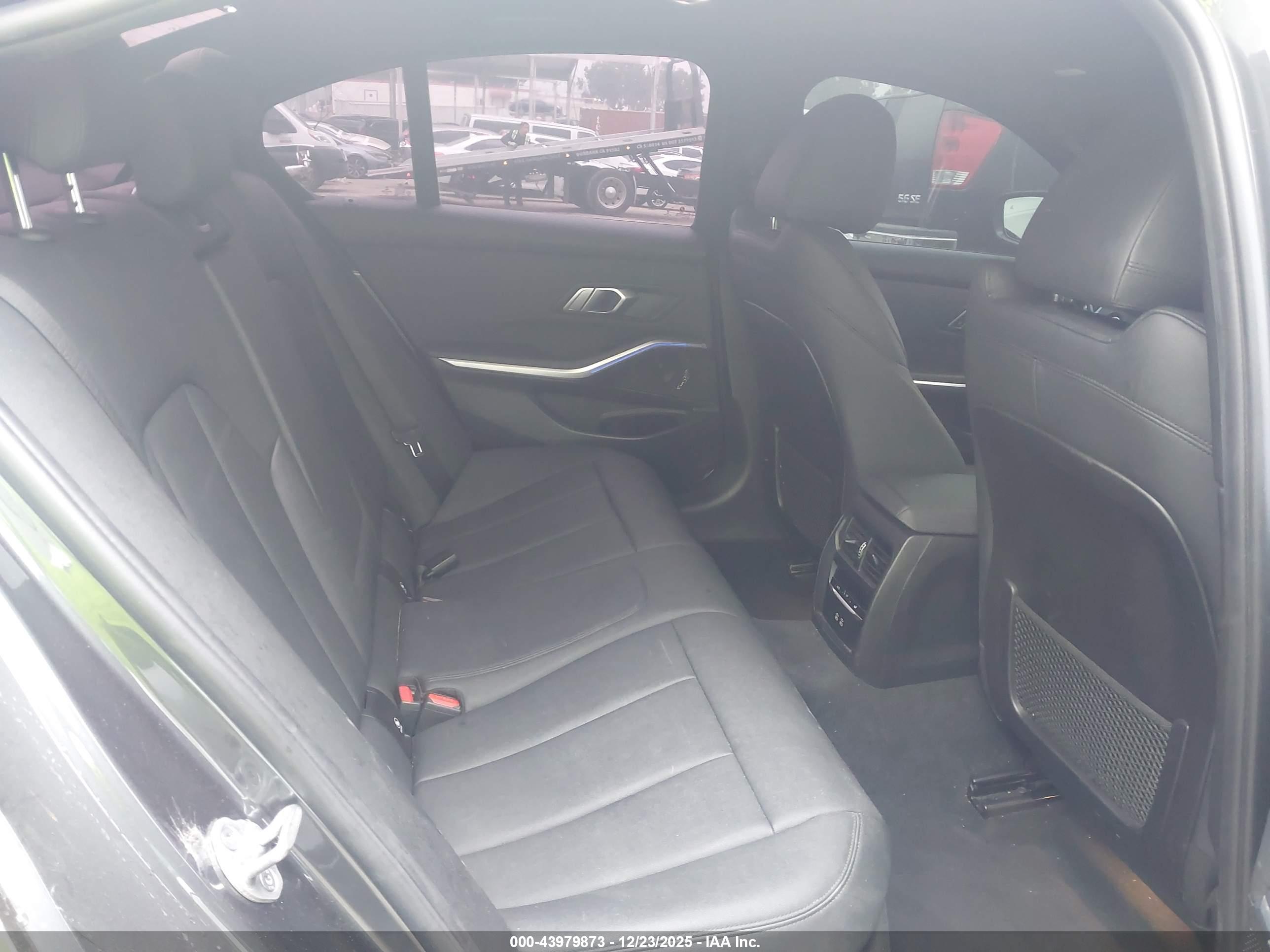 BMW 3 image 8
