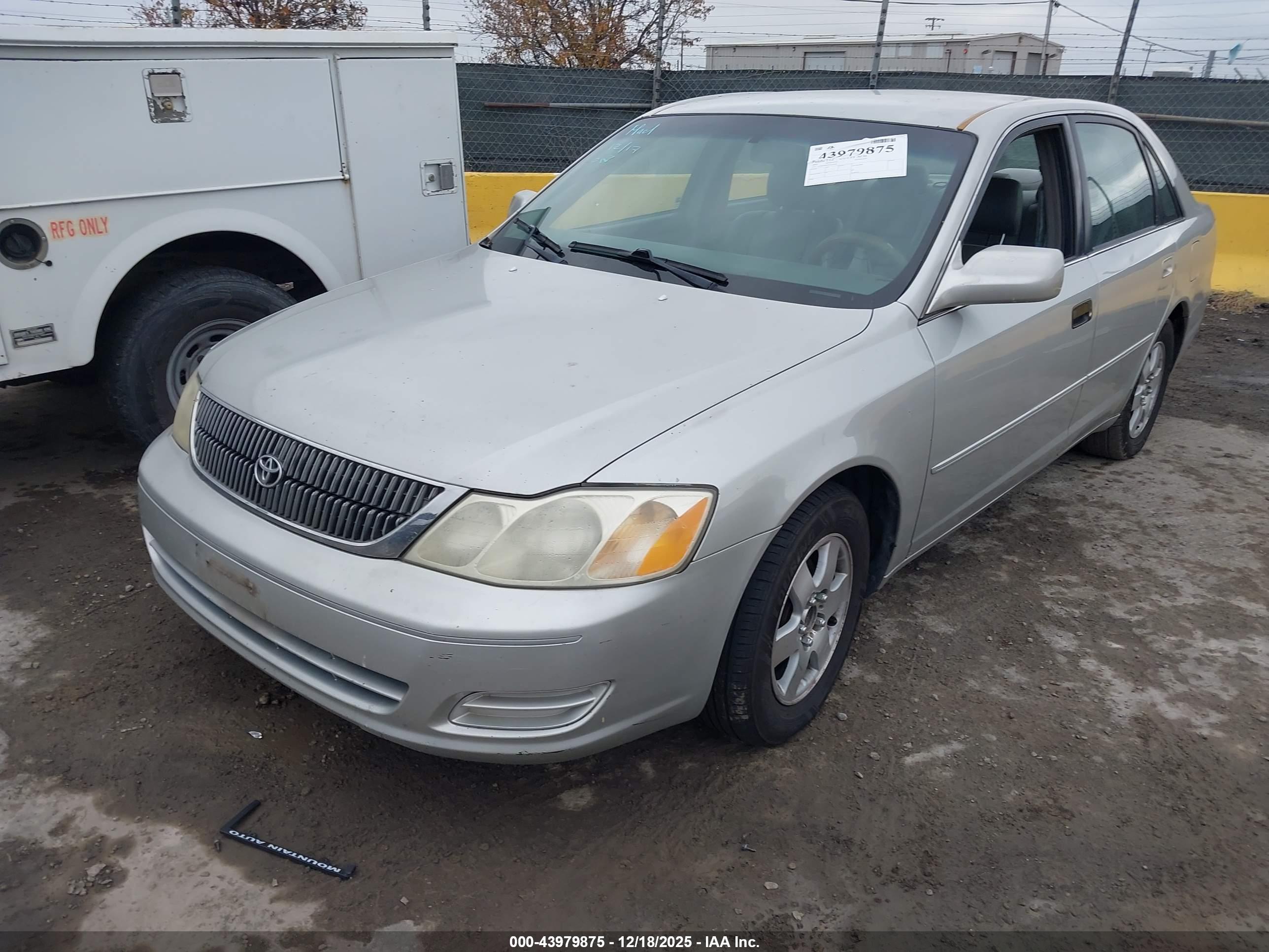 TOYOTA AVALON image 2