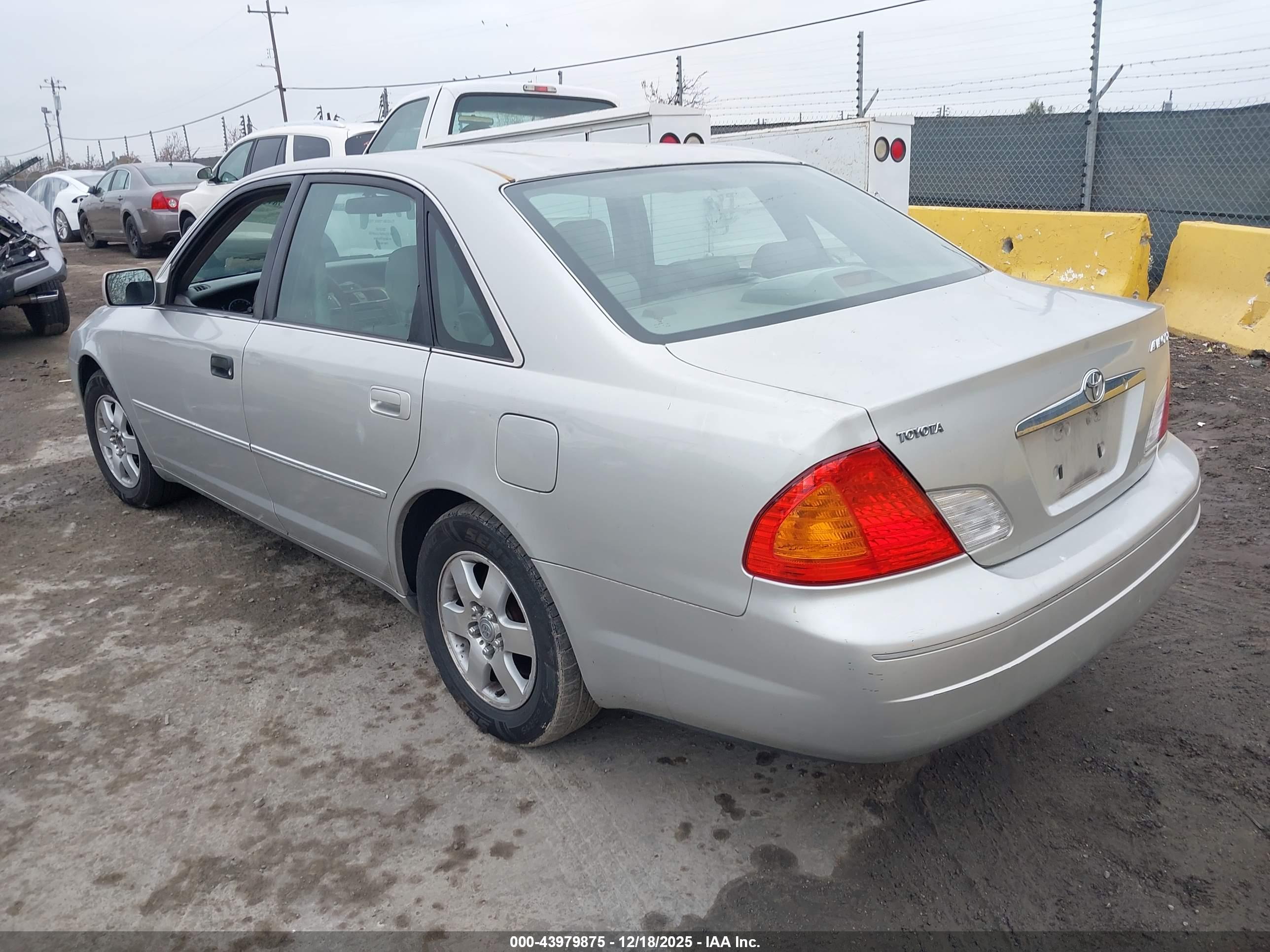 TOYOTA AVALON image 3