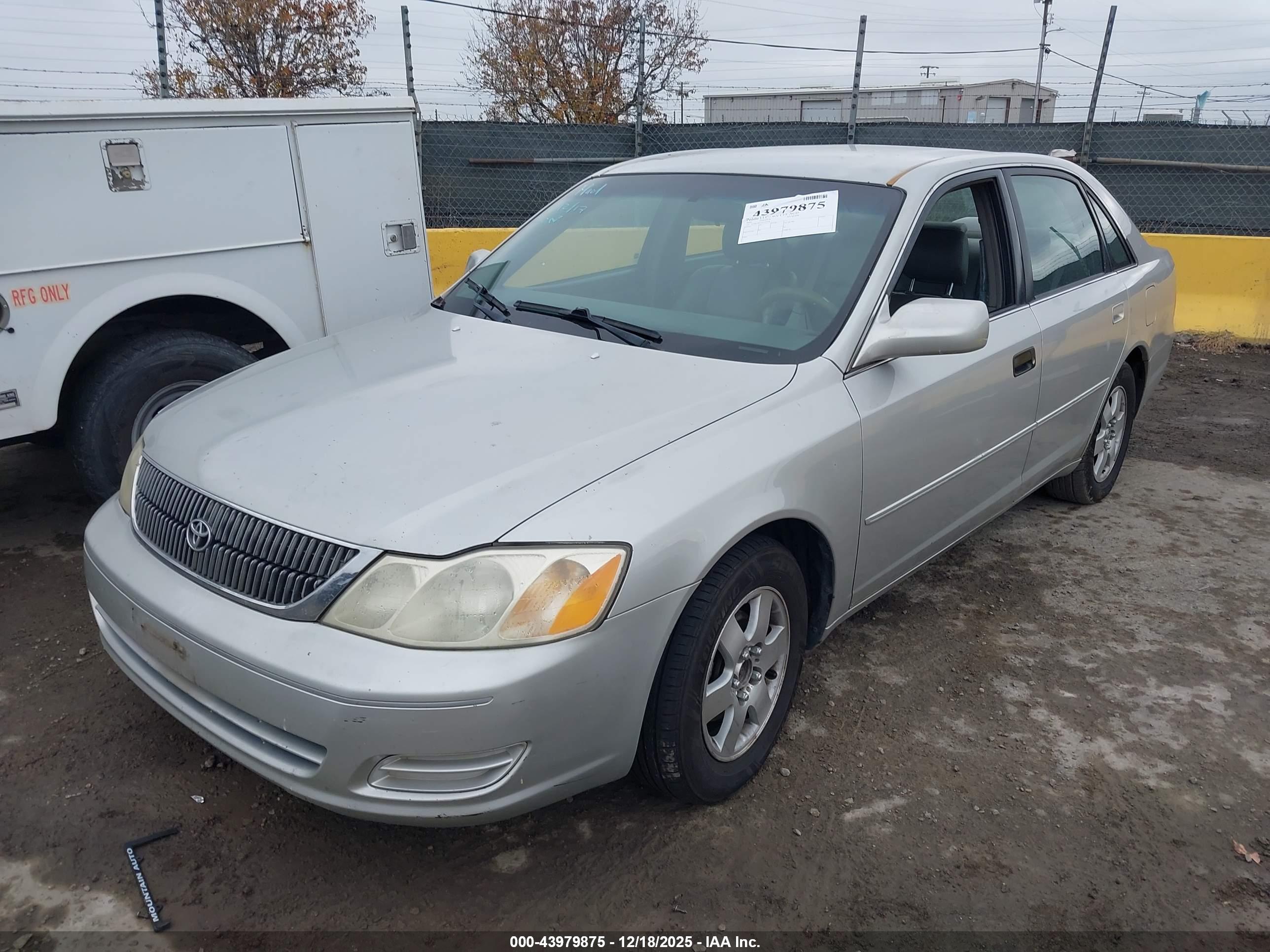 TOYOTA AVALON image 6
