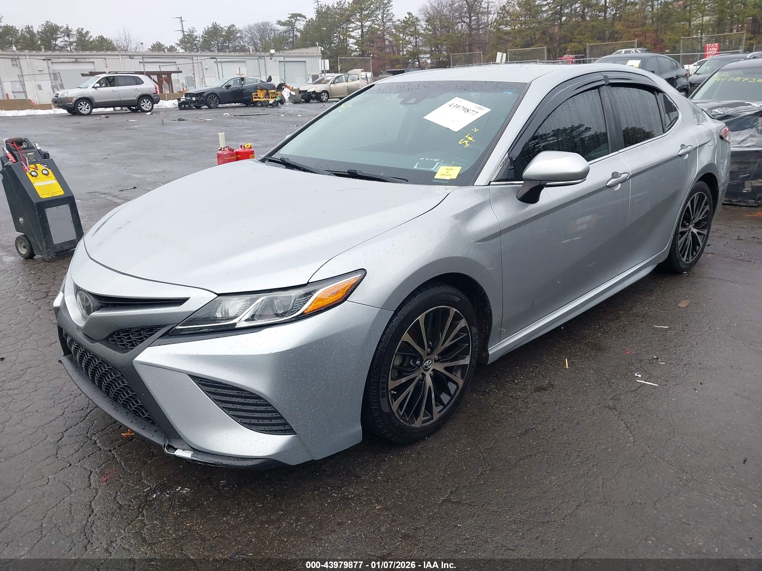 TOYOTA CAMRY image 2