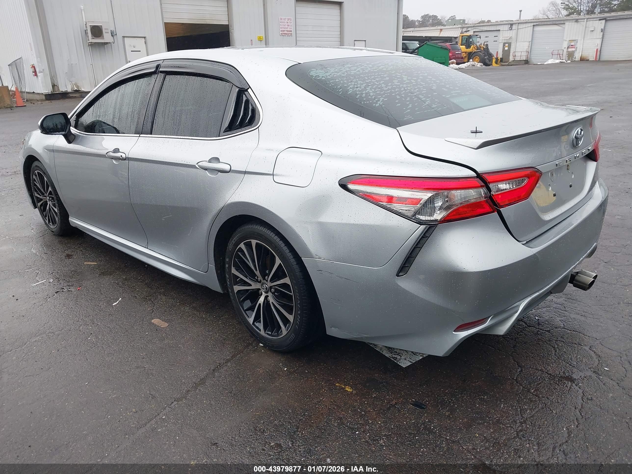 TOYOTA CAMRY image 3