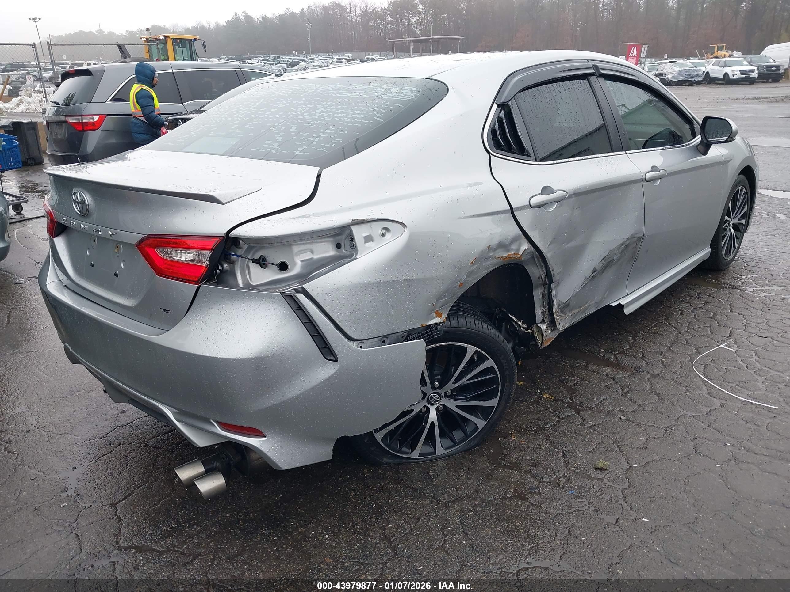 TOYOTA CAMRY image 4