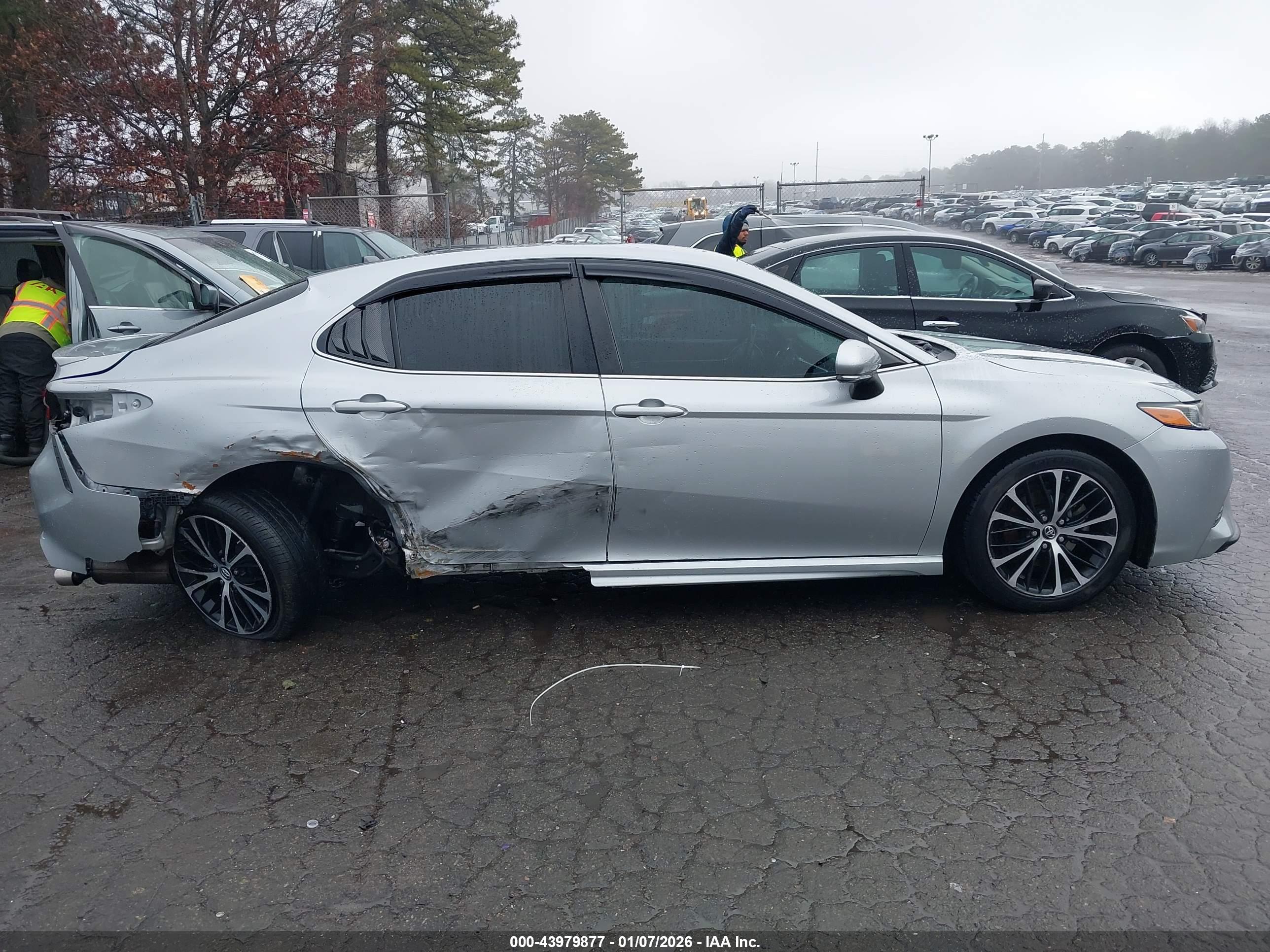 TOYOTA CAMRY image 6