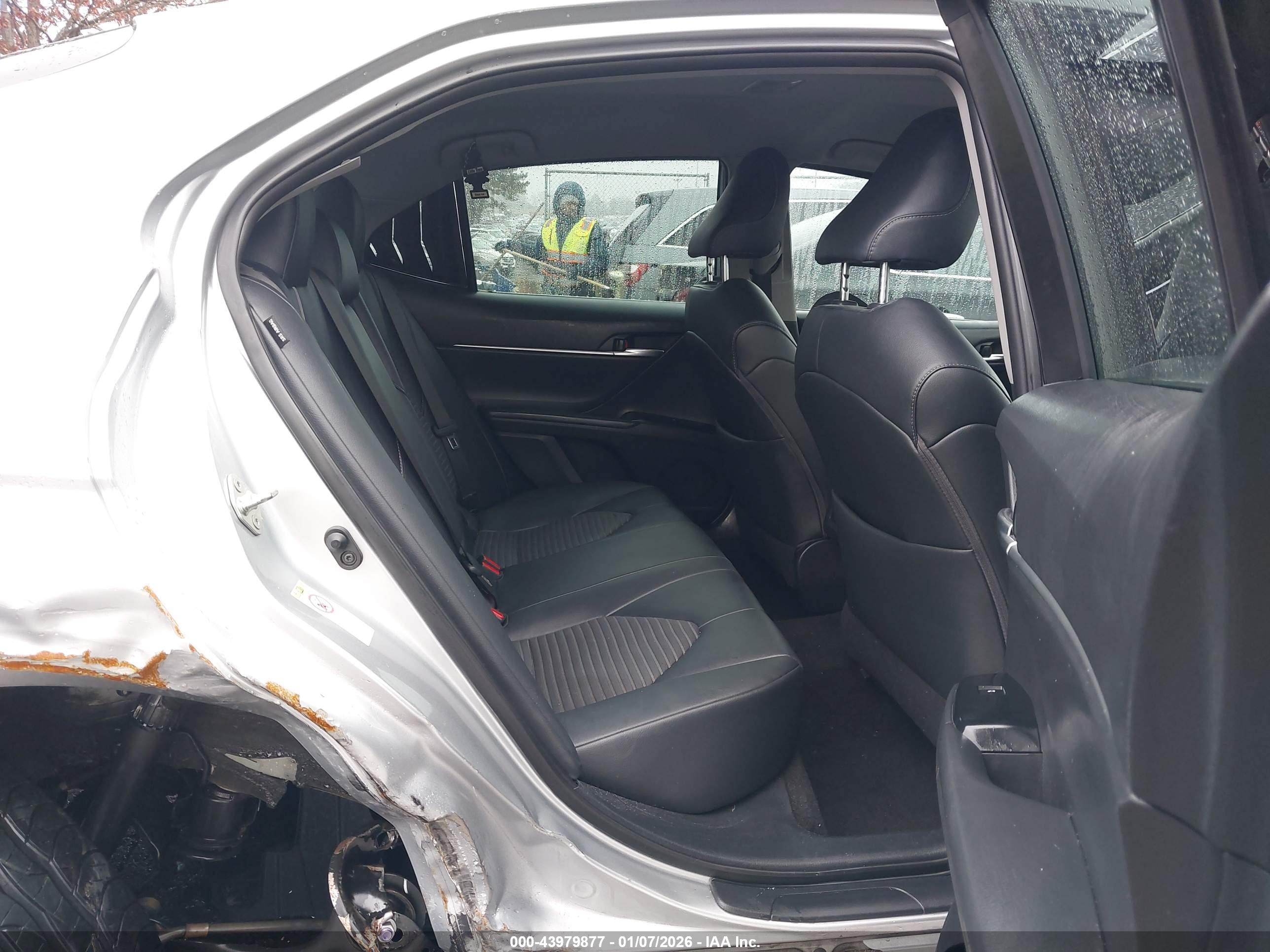 TOYOTA CAMRY image 8