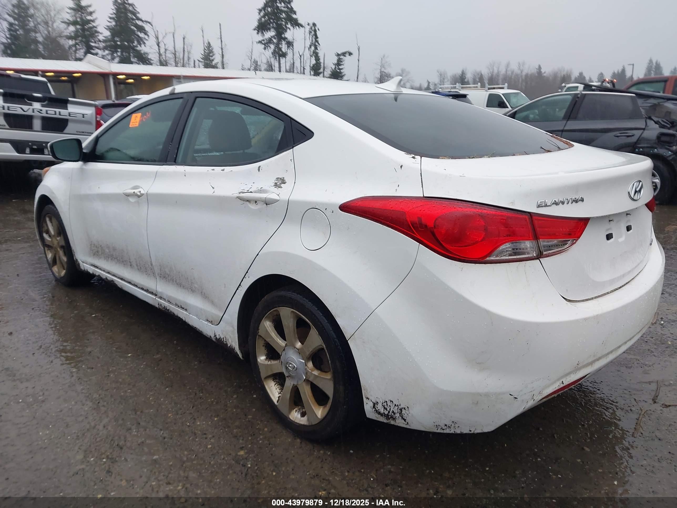 HYUNDAI ELANTRA image 3