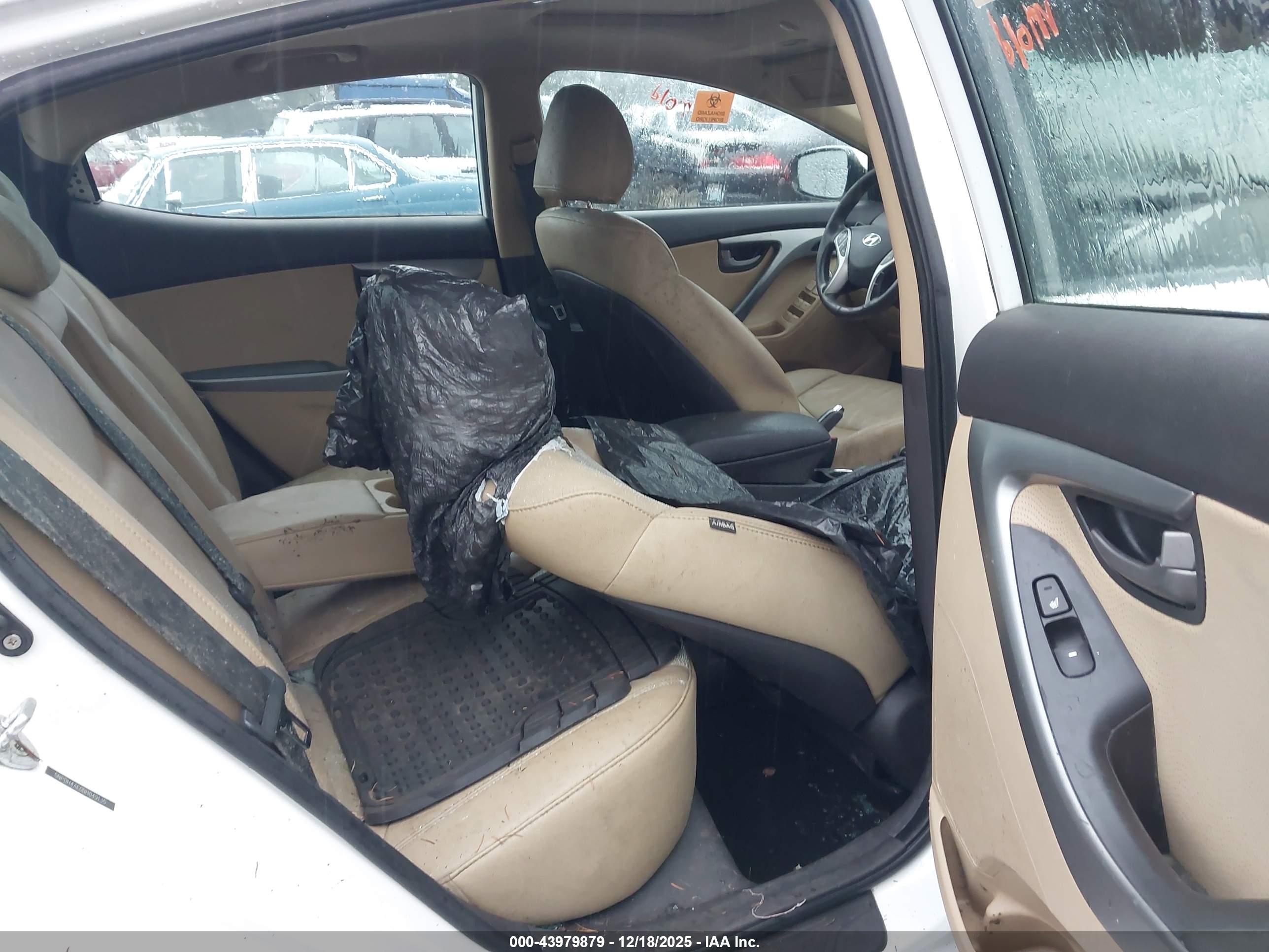 HYUNDAI ELANTRA image 8