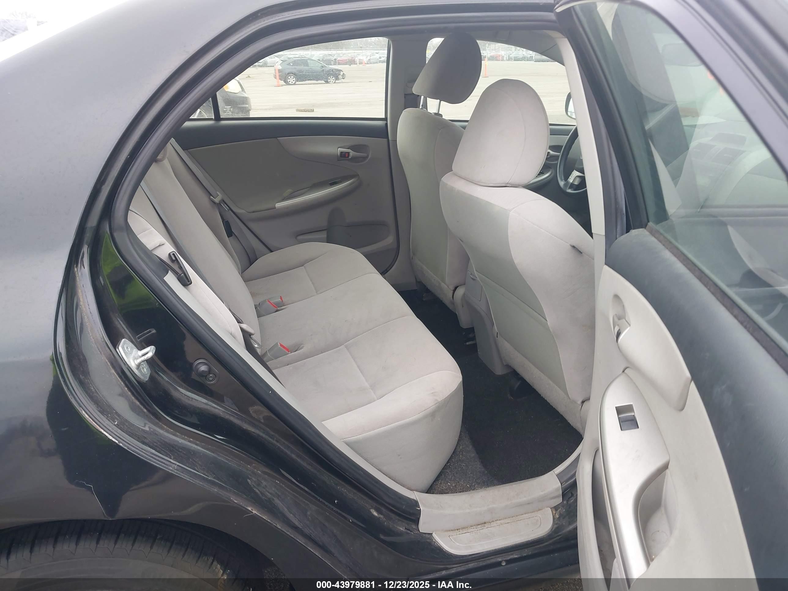 TOYOTA COROLLA image 8