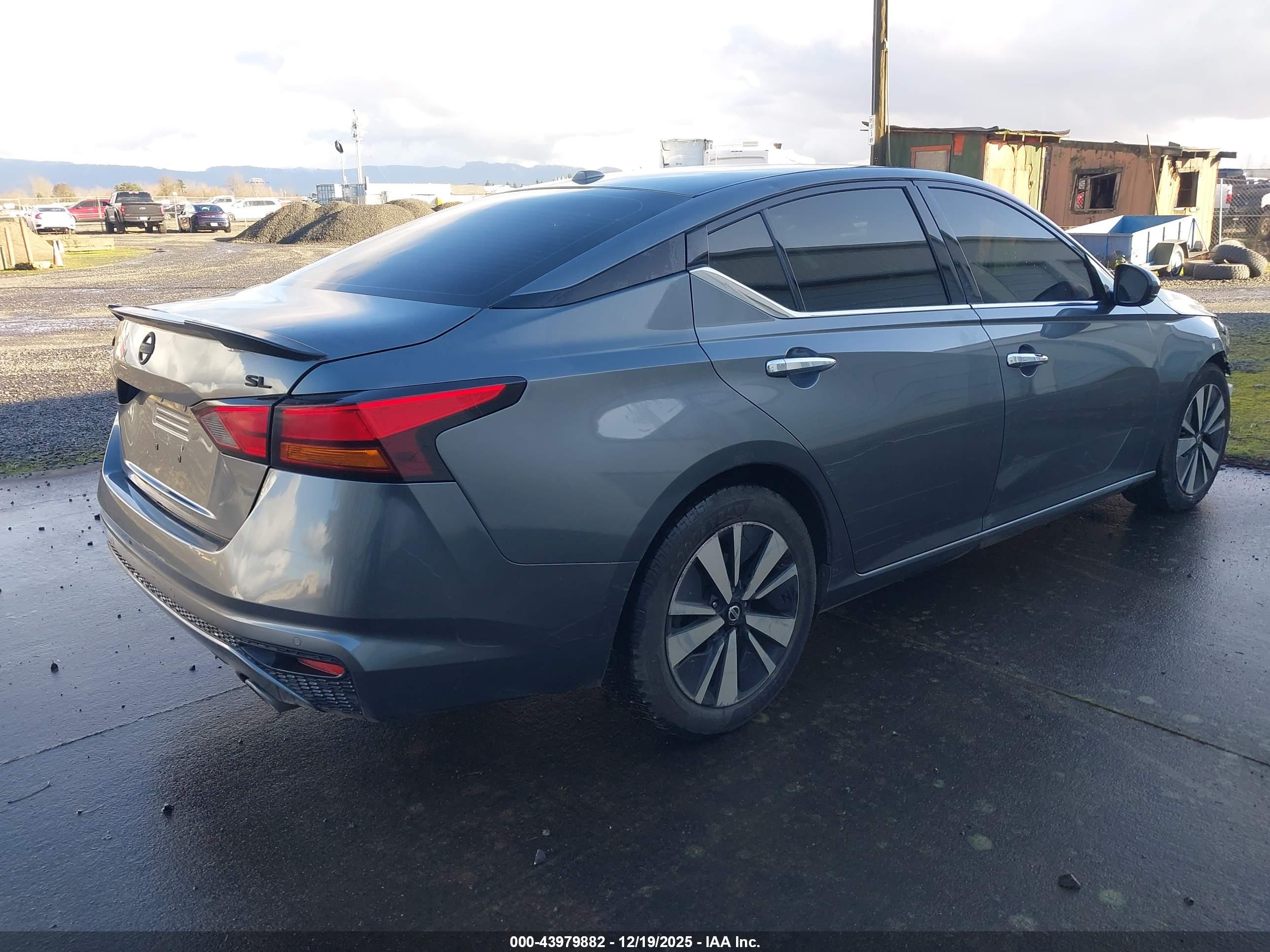 NISSAN ALTIMA image 4