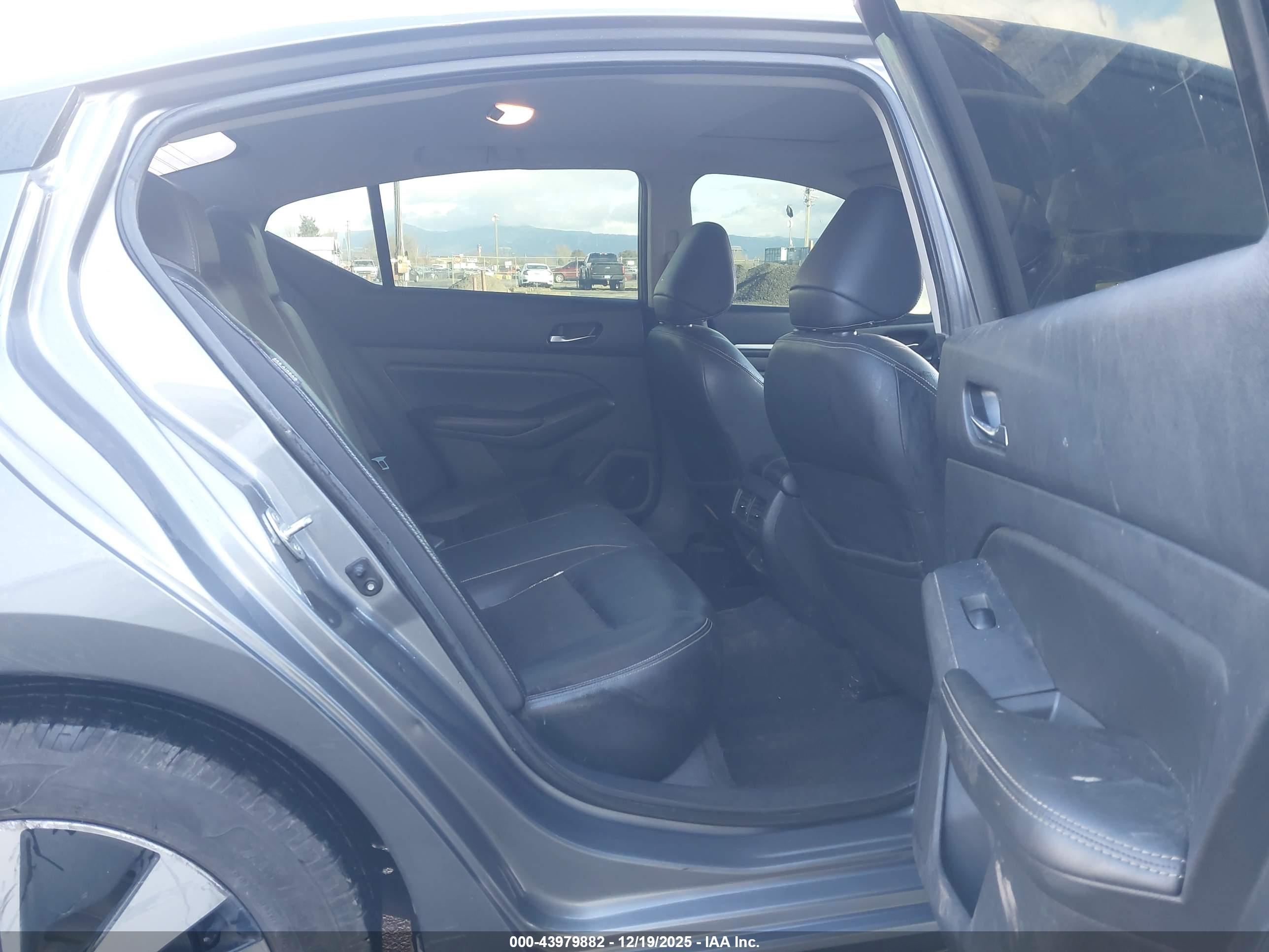 NISSAN ALTIMA image 8