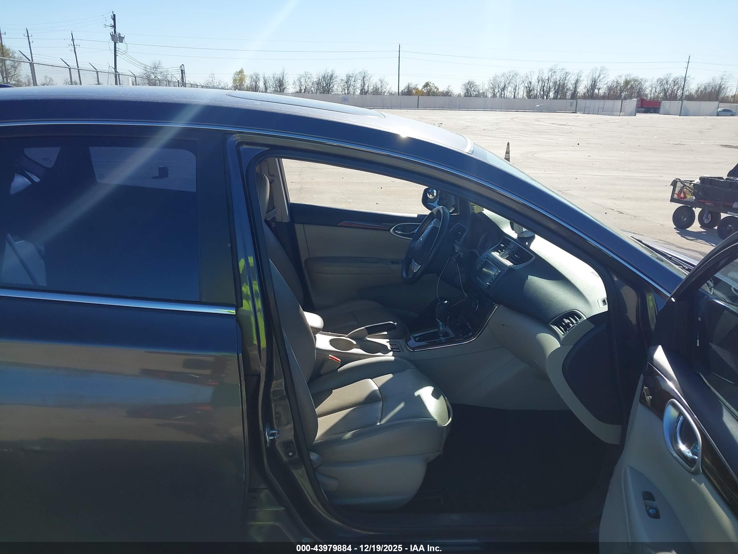 NISSAN SENTRA image 5