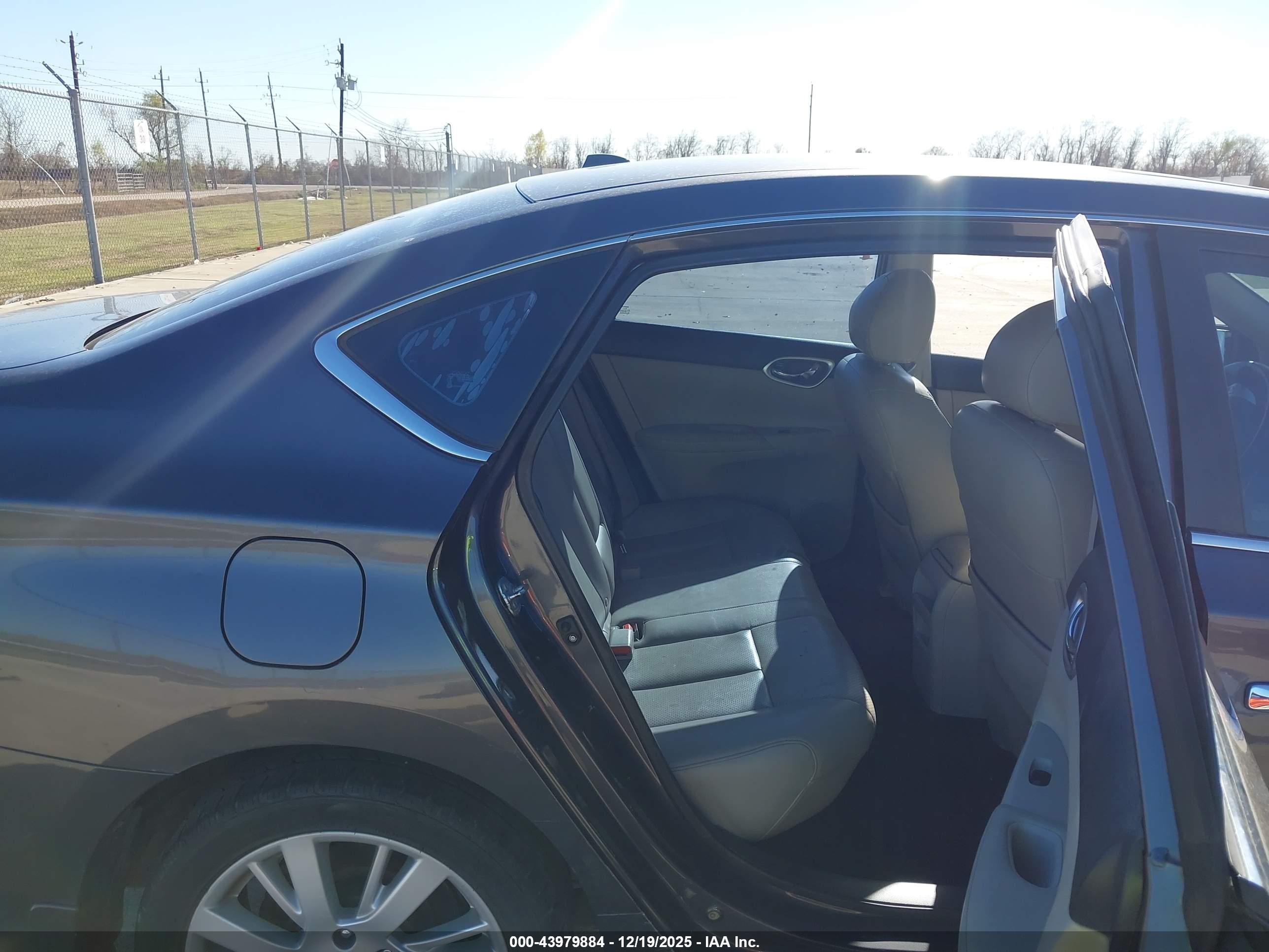 NISSAN SENTRA image 8