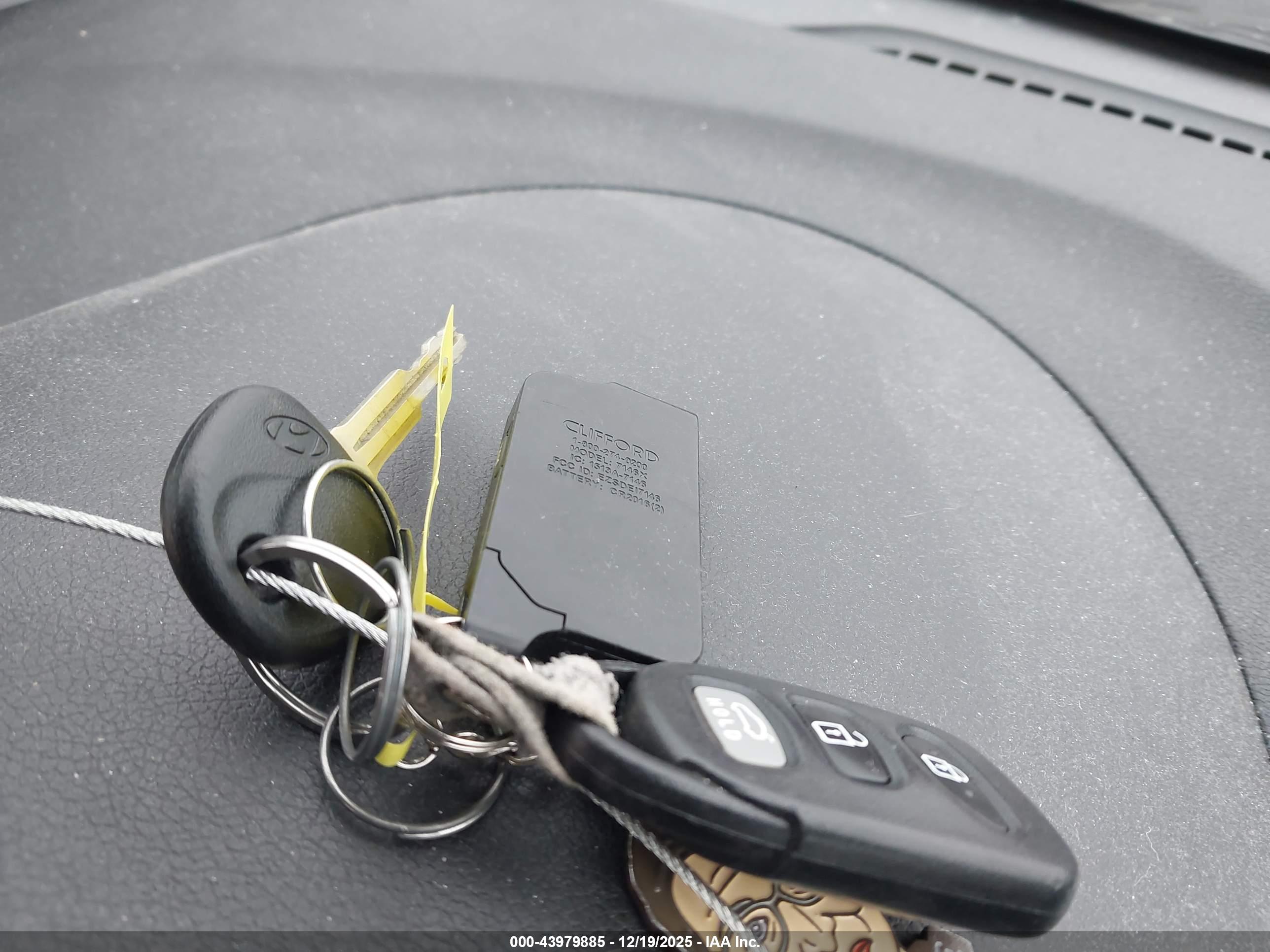 HYUNDAI ELANTRA image 11