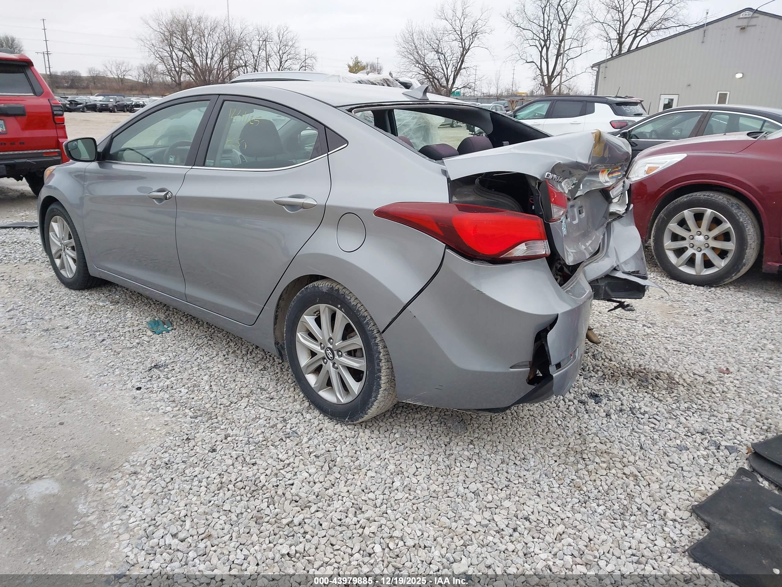 HYUNDAI ELANTRA image 3