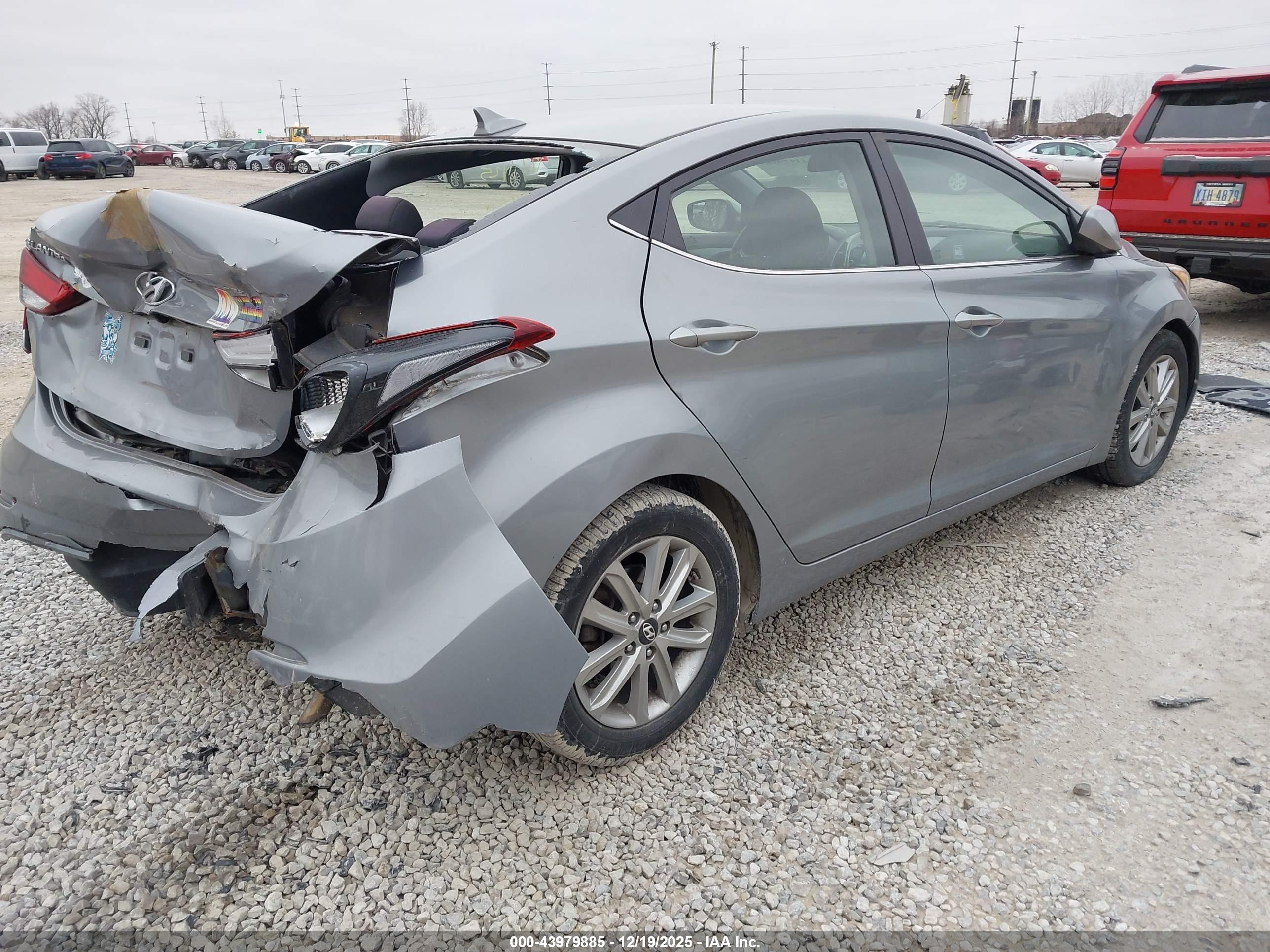 HYUNDAI ELANTRA image 4